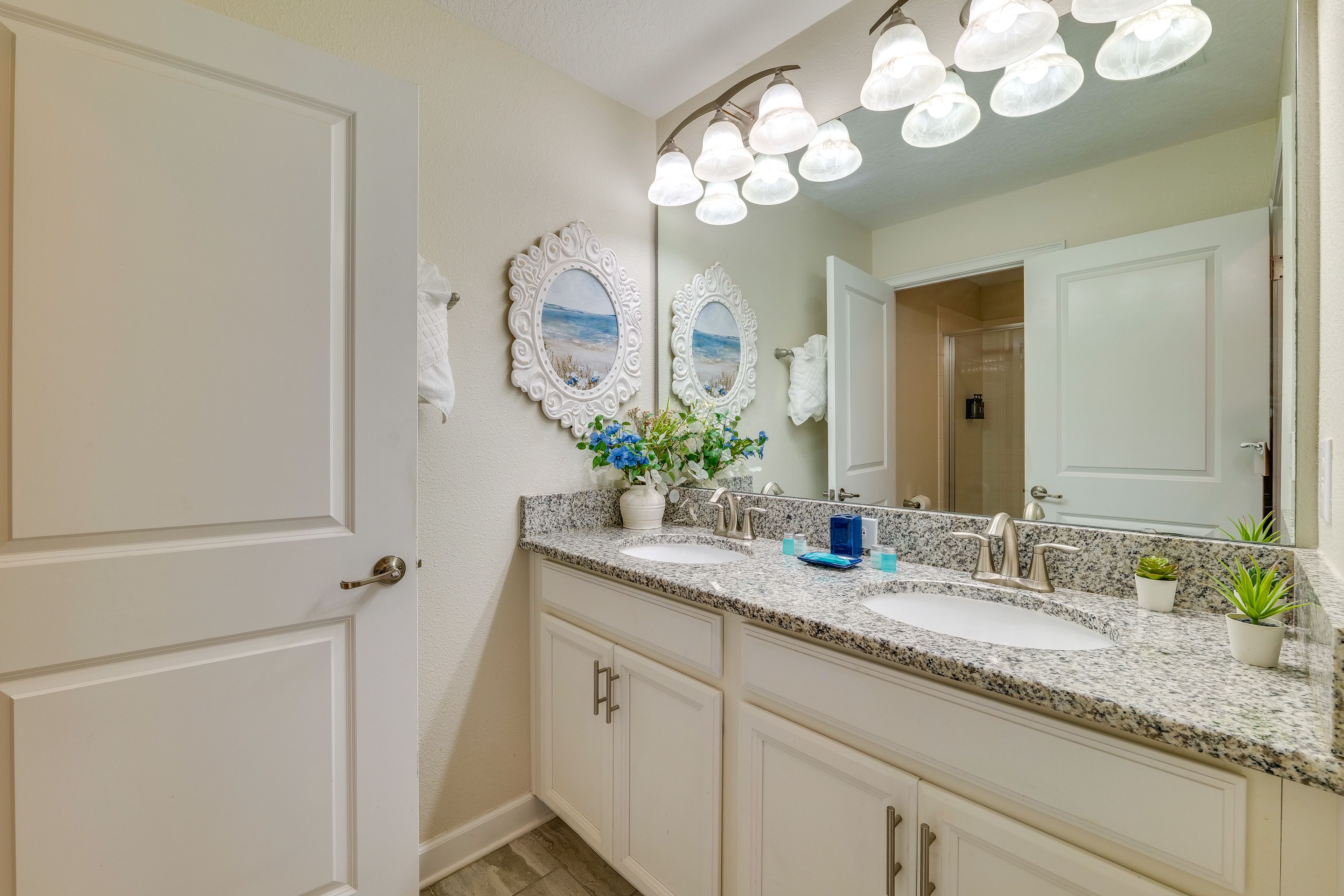 Full Bathroom | 2nd Floor