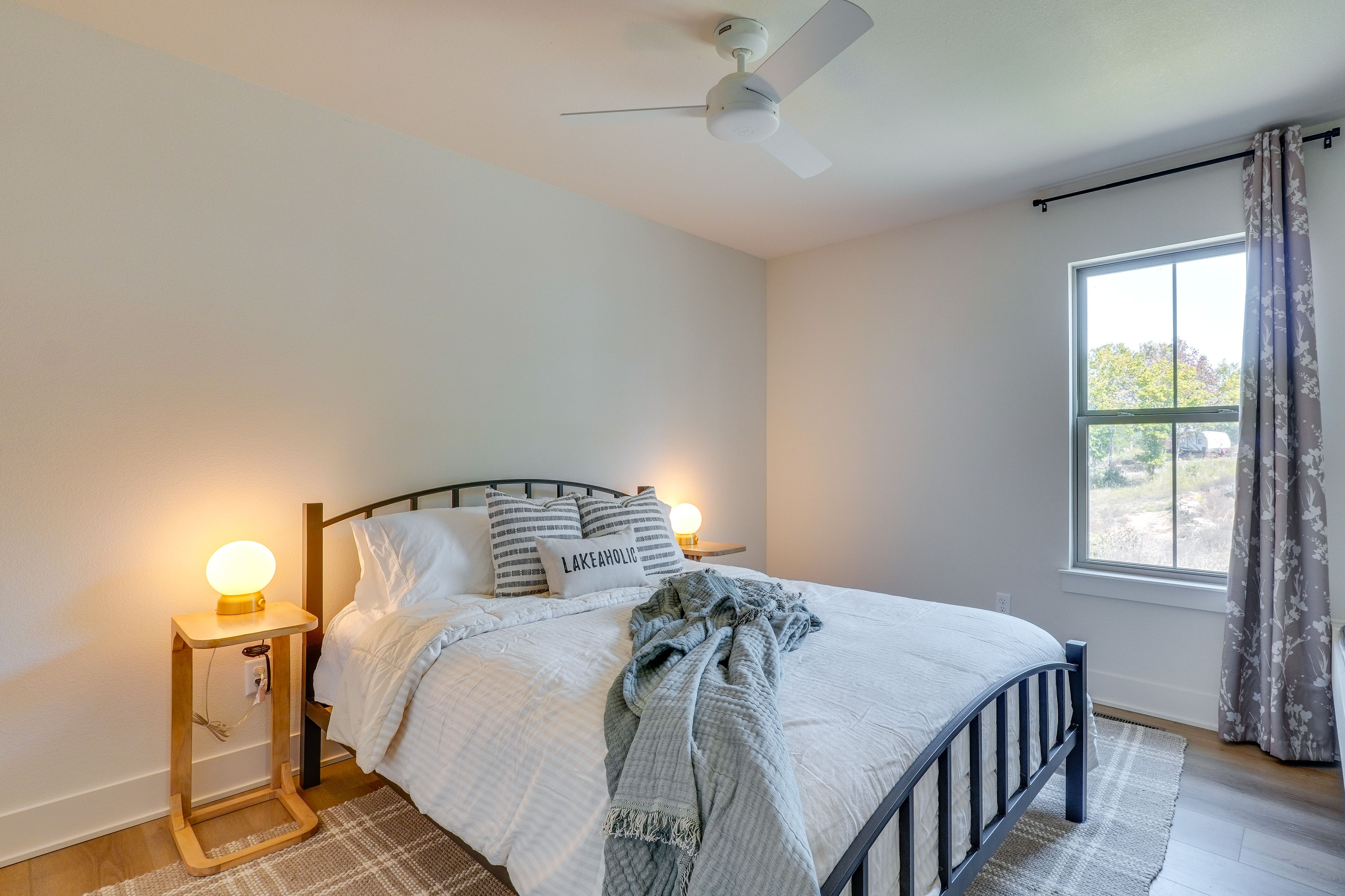 Bedroom 2 | Queen Bed