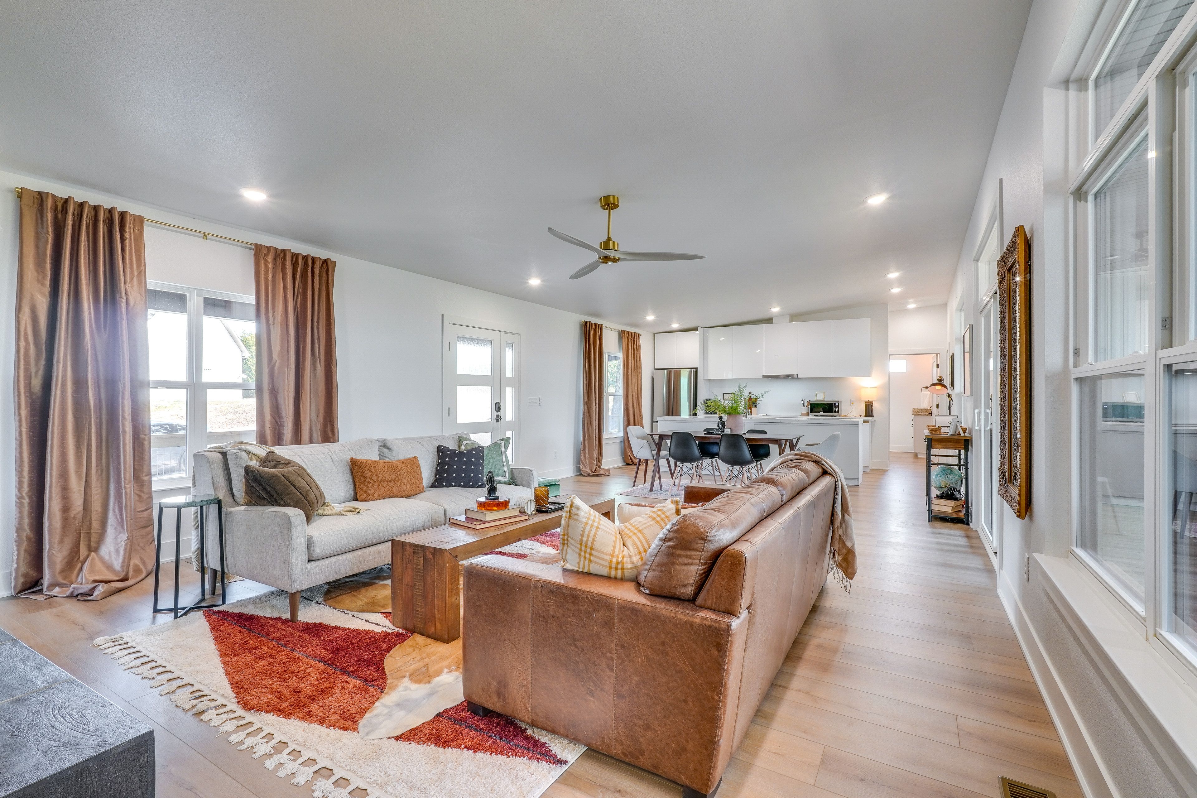 Living Room | Free WiFi | Smart TV