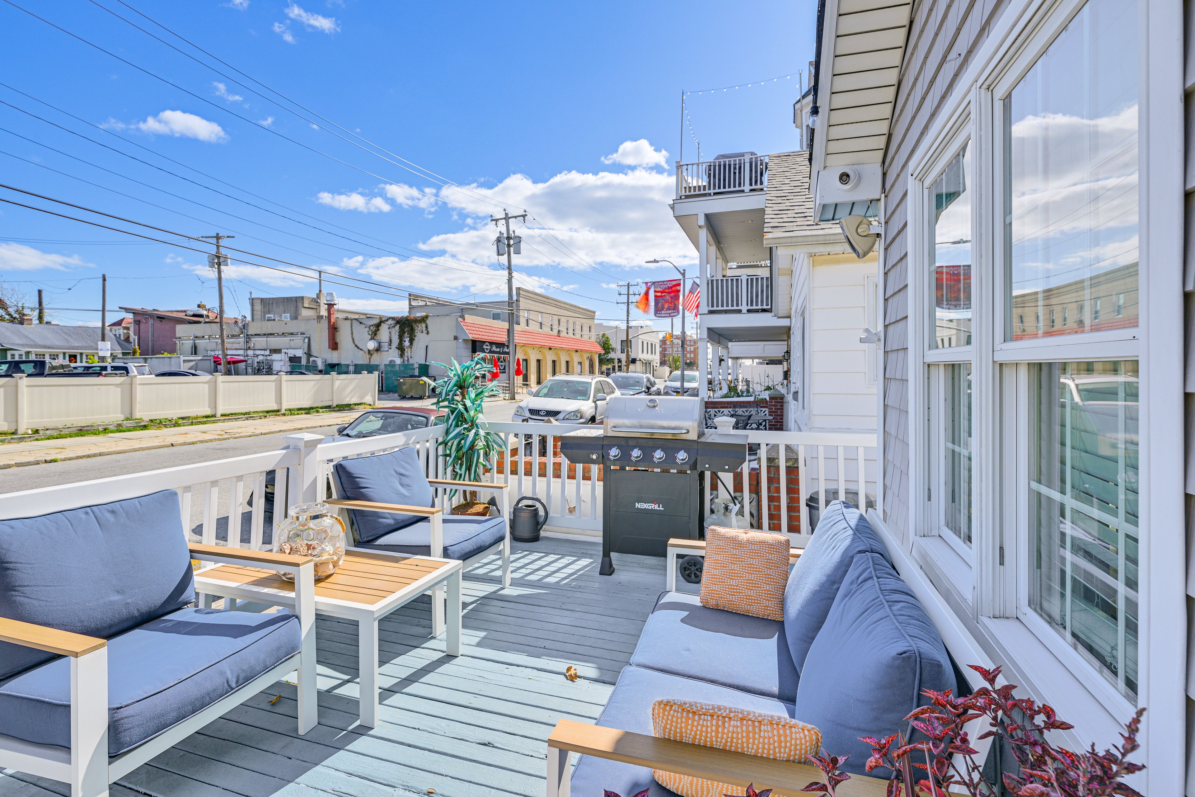 Deck | Outdoor Dining Area