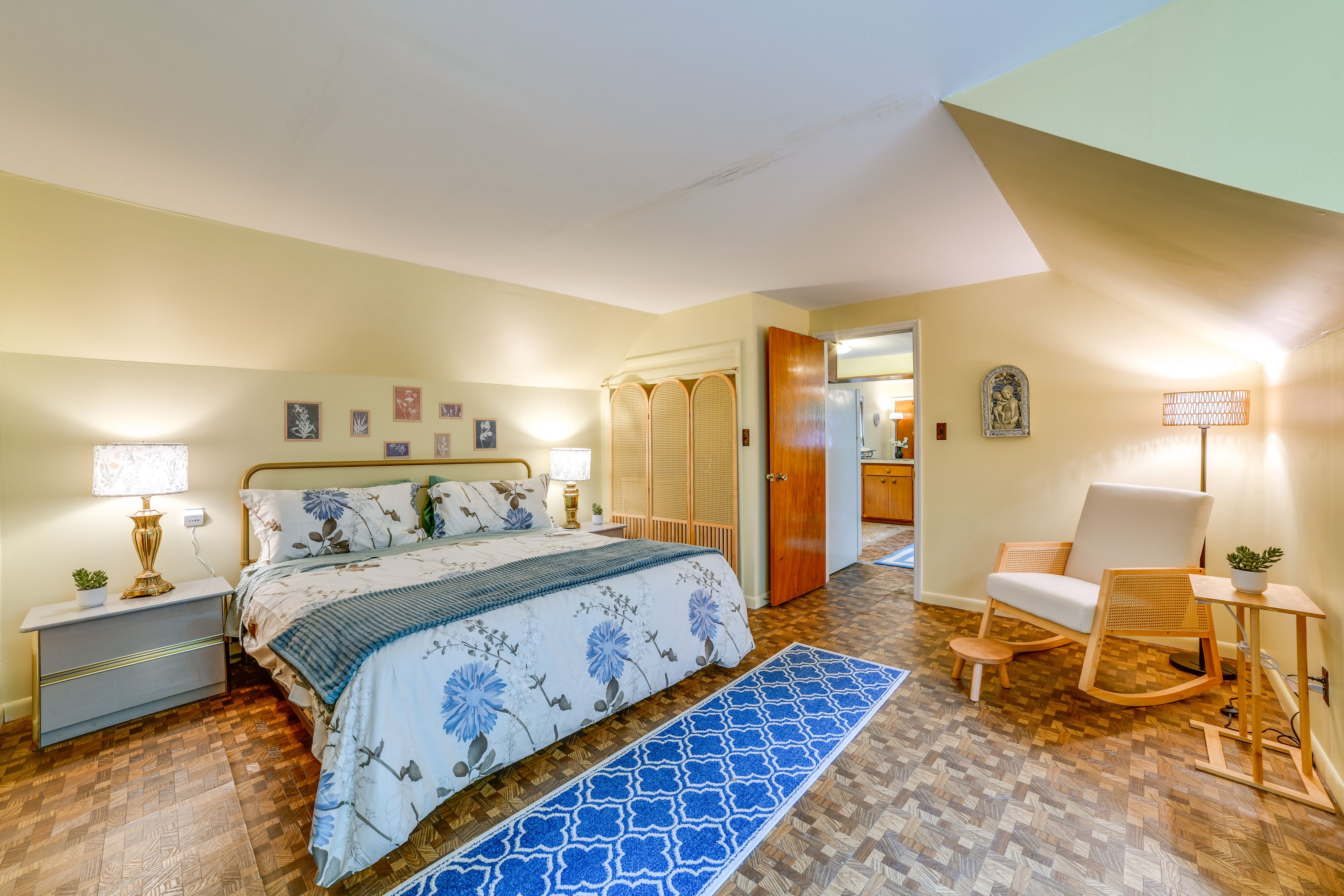 Bedroom | King Bed | Workspace