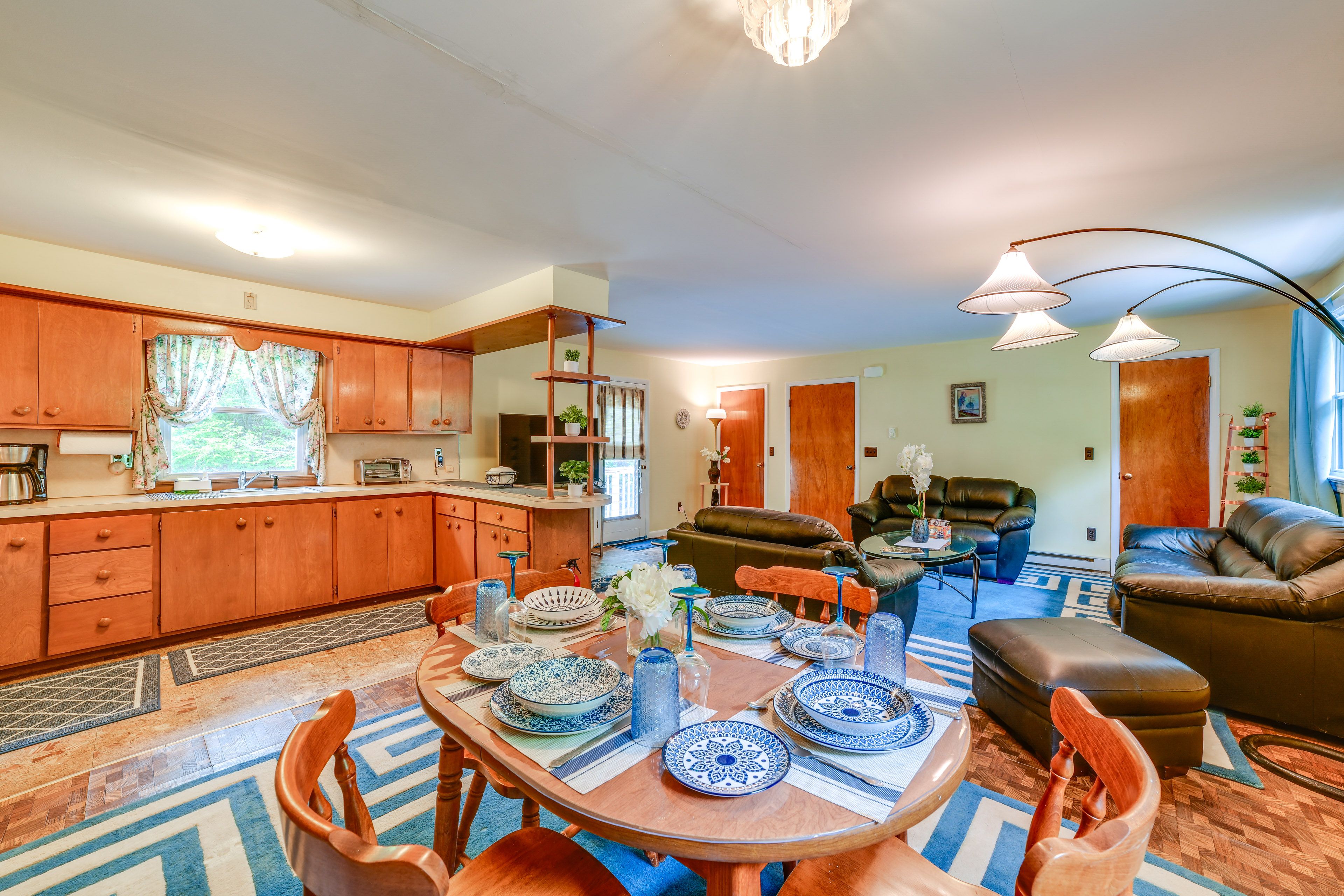 Roscoe Vacation Rental | 1BR | 1BA | 1,000 Sq Ft | Stairs Required