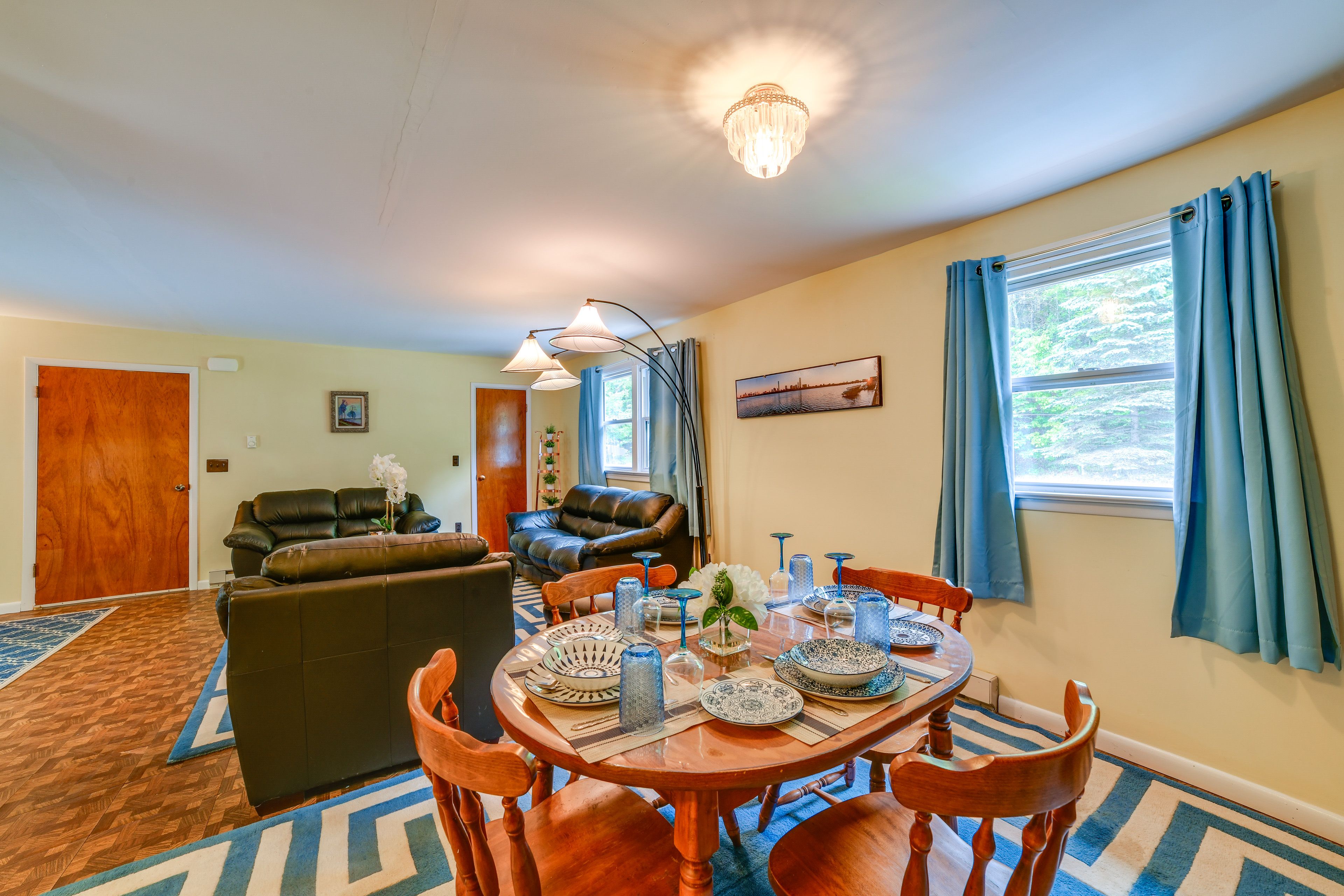 Dining Area | Dishware & Flatware Provided