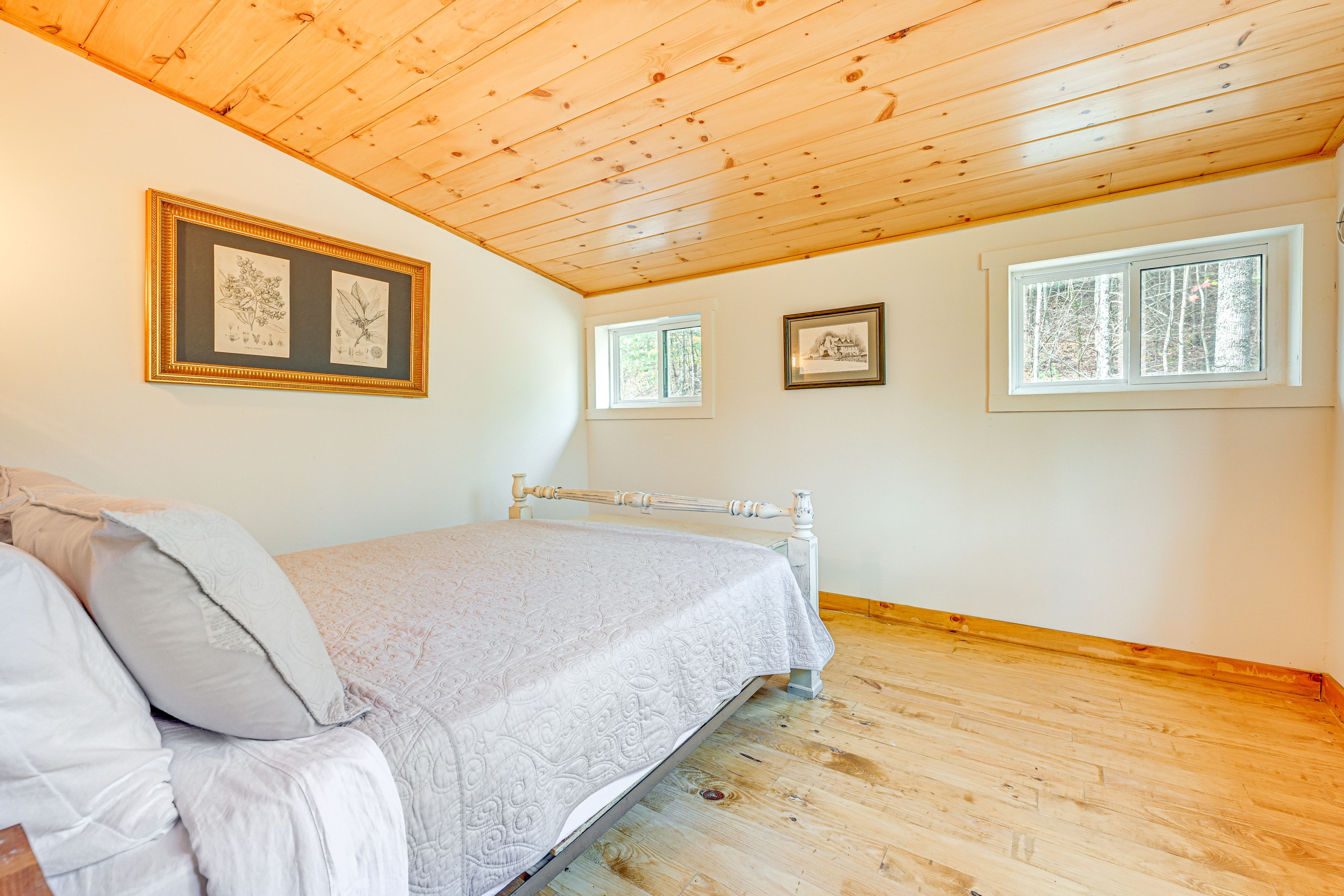 Bedroom 2 | 2nd Floor | Queen Bed