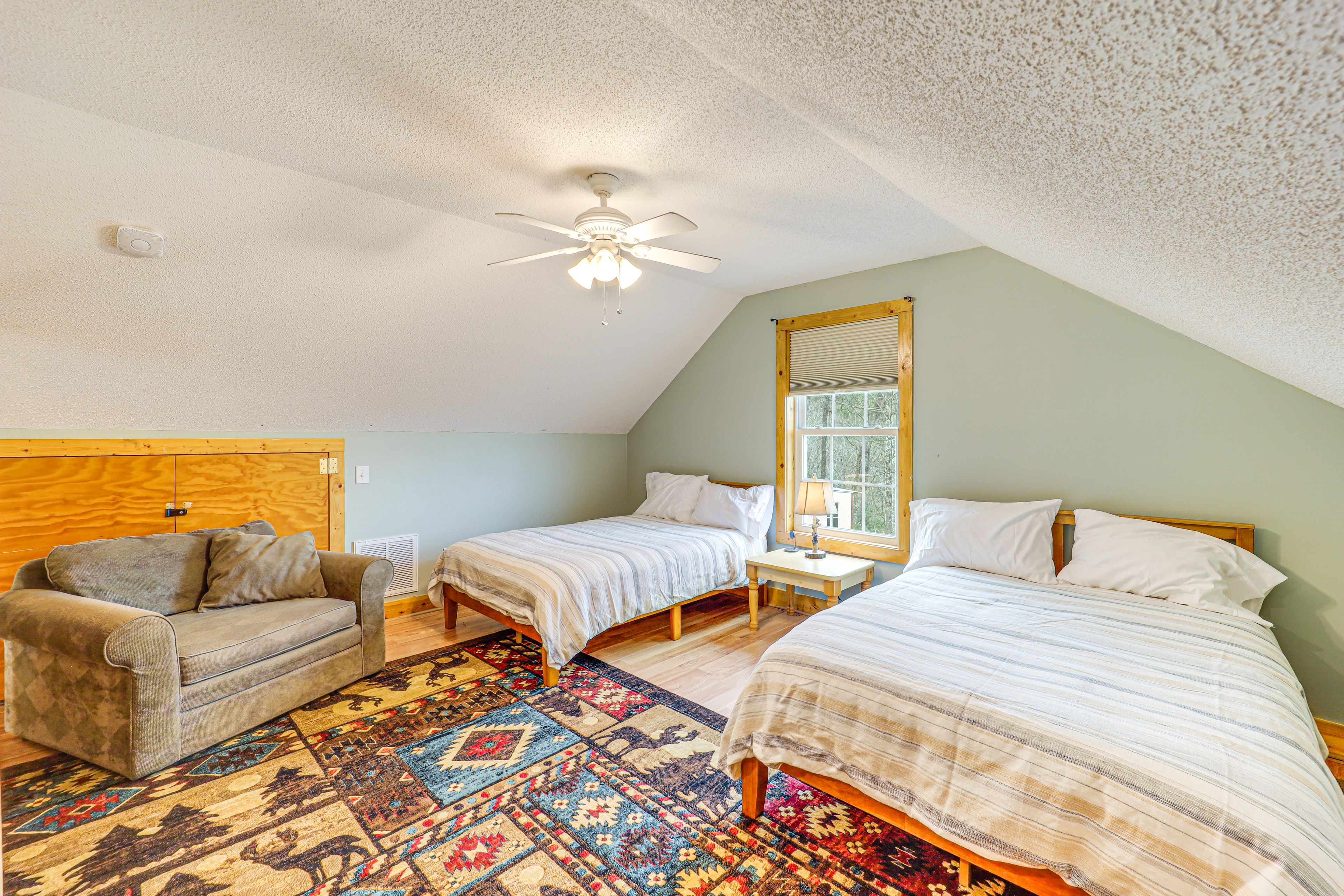 Loft | 2 Full Beds | Smart TV | Upper Level
