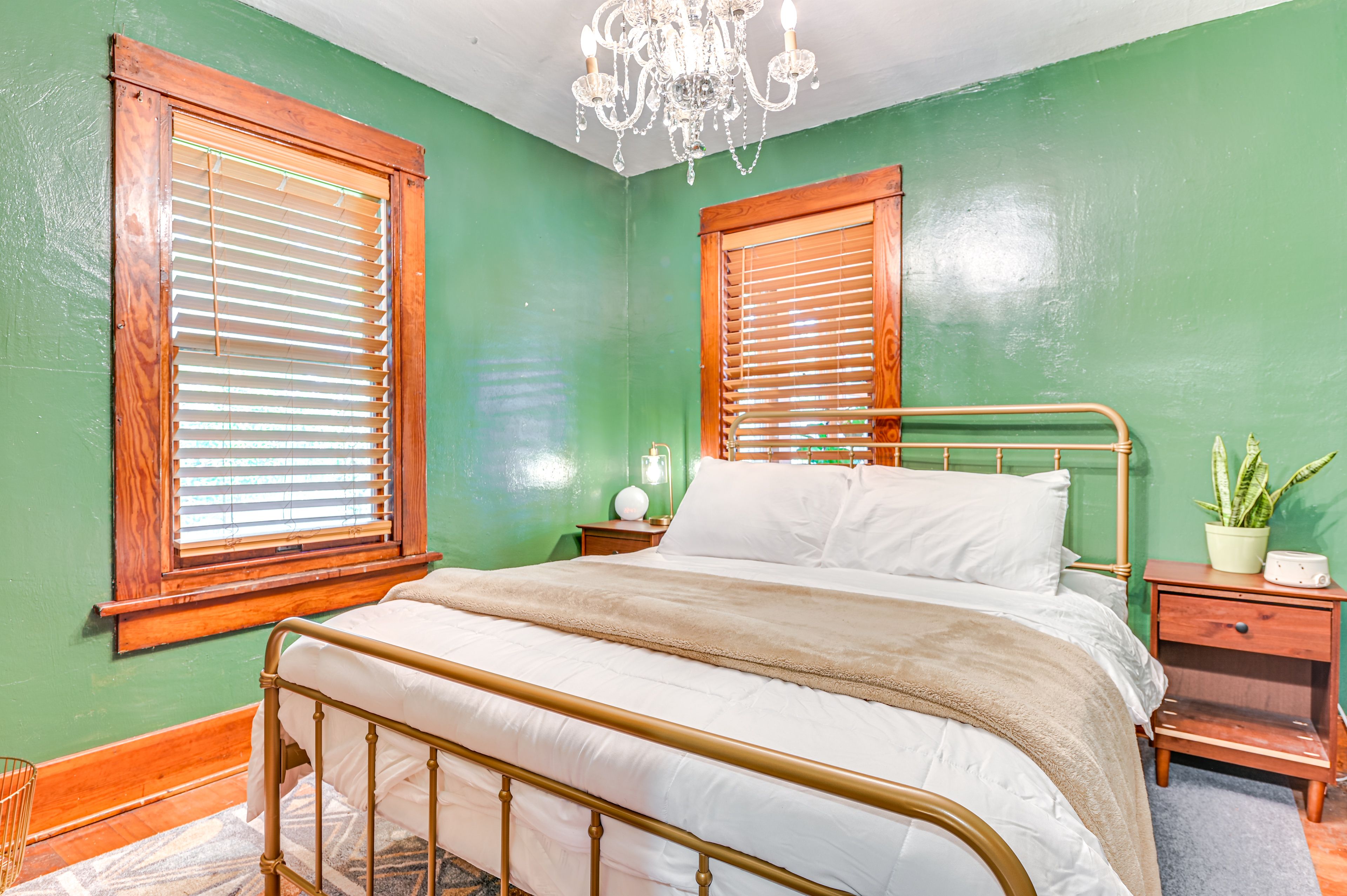 Bedroom 1 | Queen Bed | Linens Provided