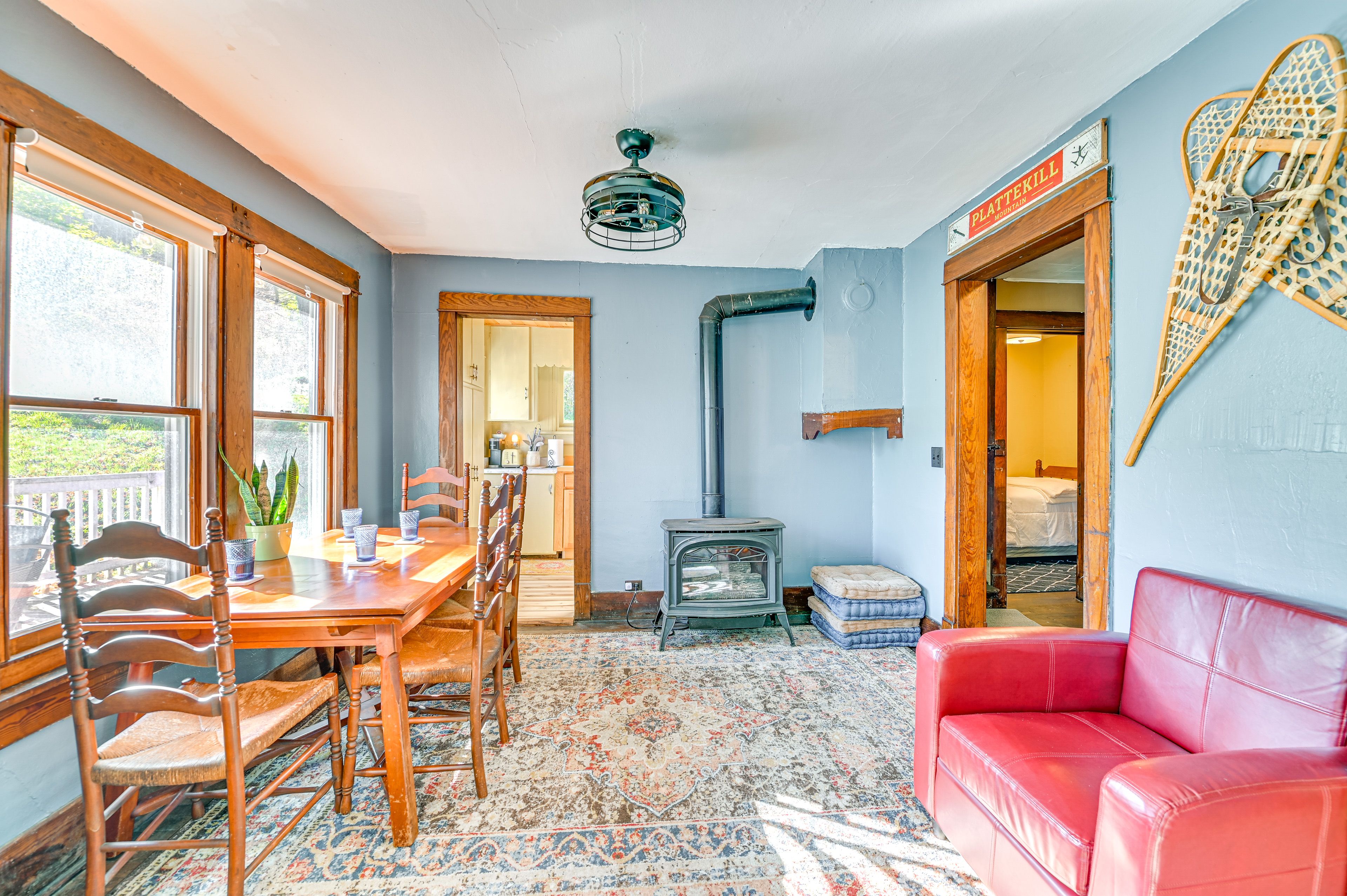Dining Area | Dishware/Flatware Provided