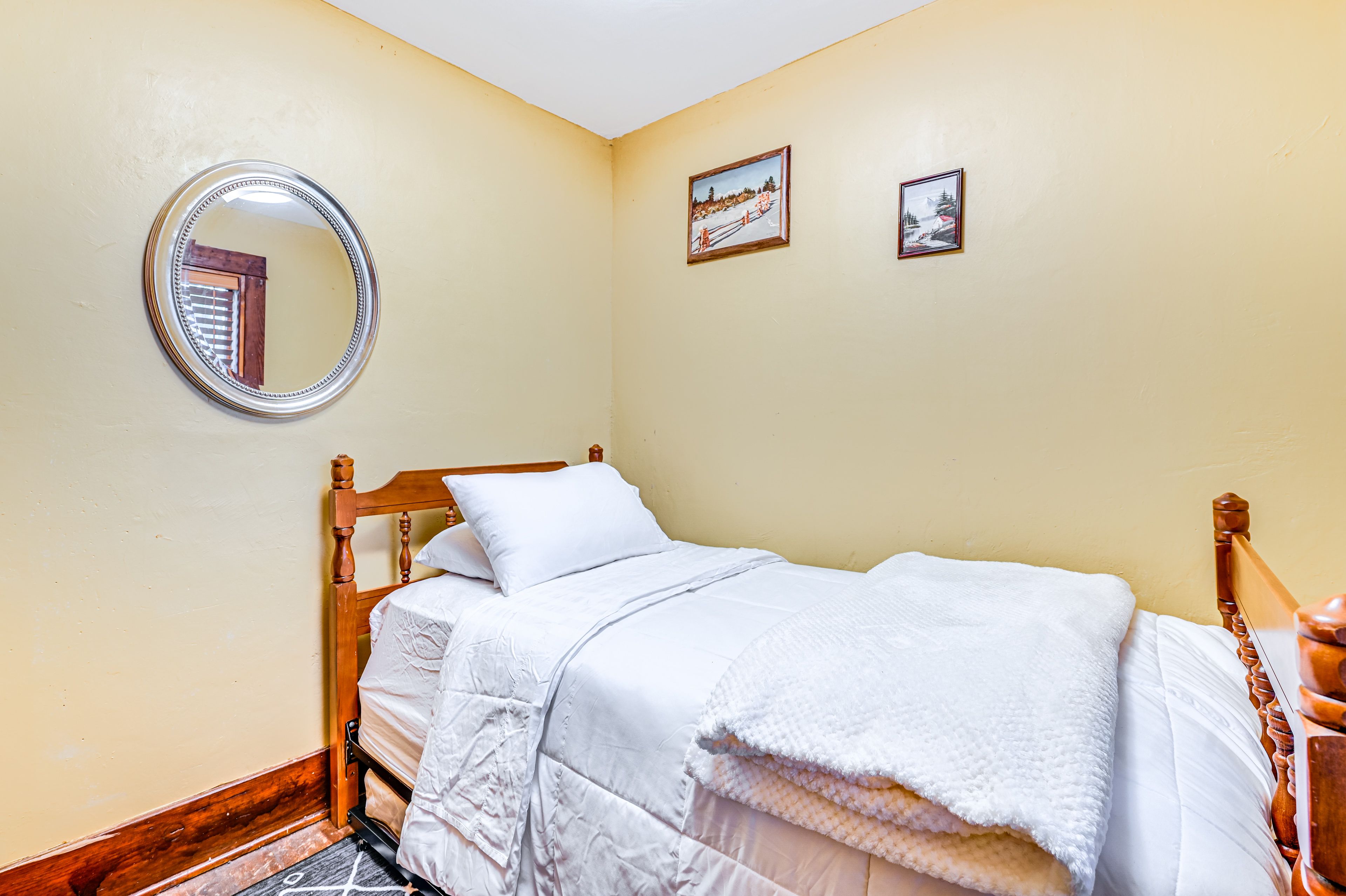 Bedroom 2 | Twin Bed w/ Trundle