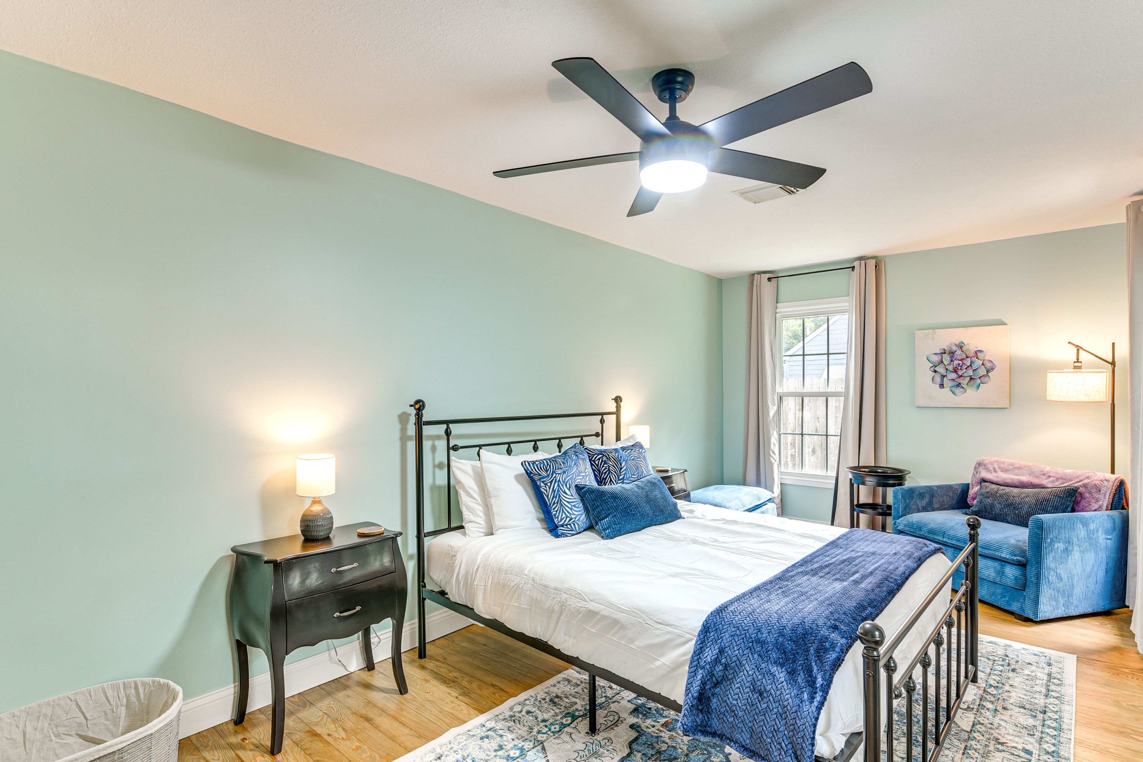 Bedroom 2 | Queen Bed