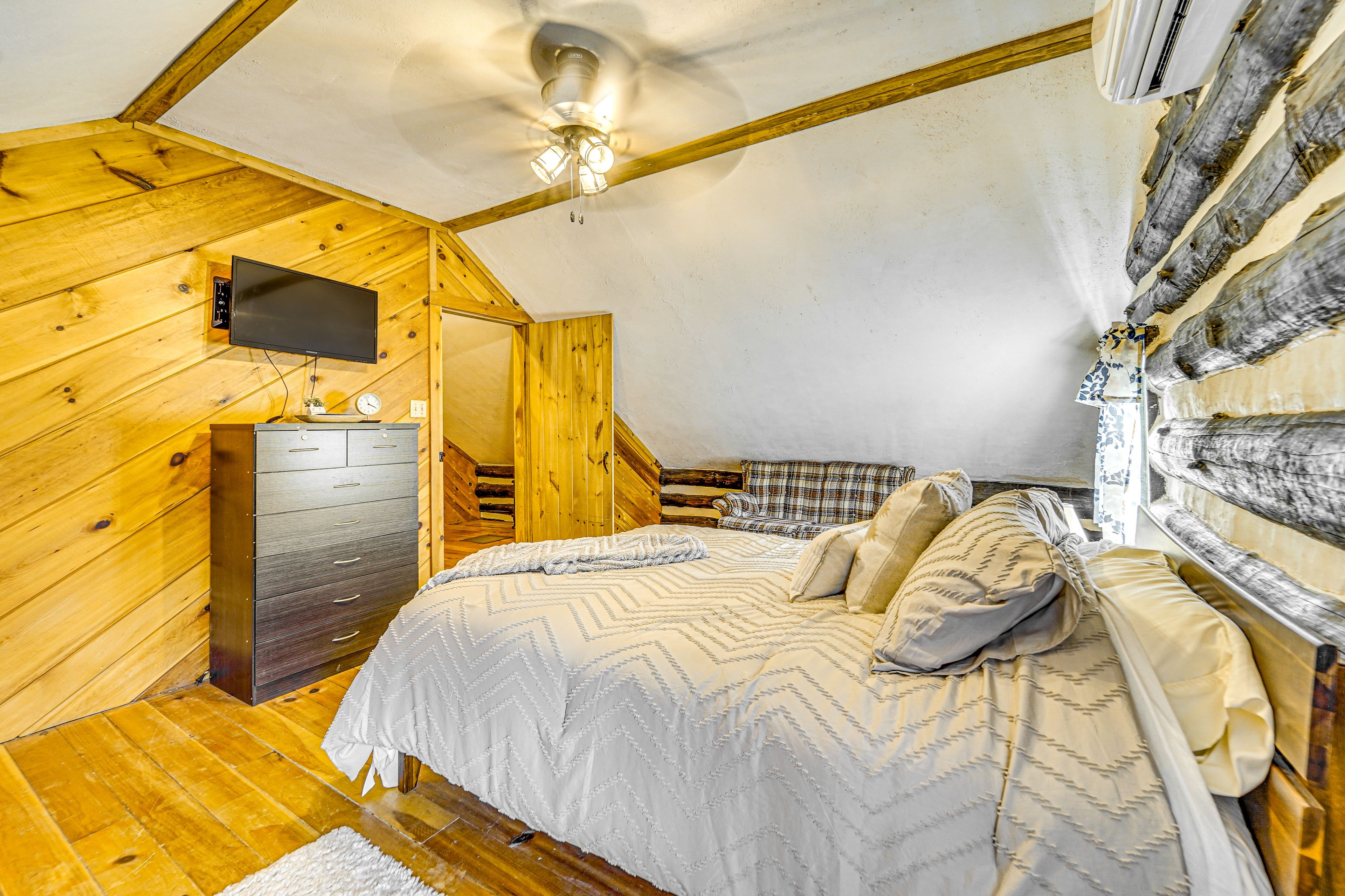 Bedroom 4 | Top Level | Queen Bed