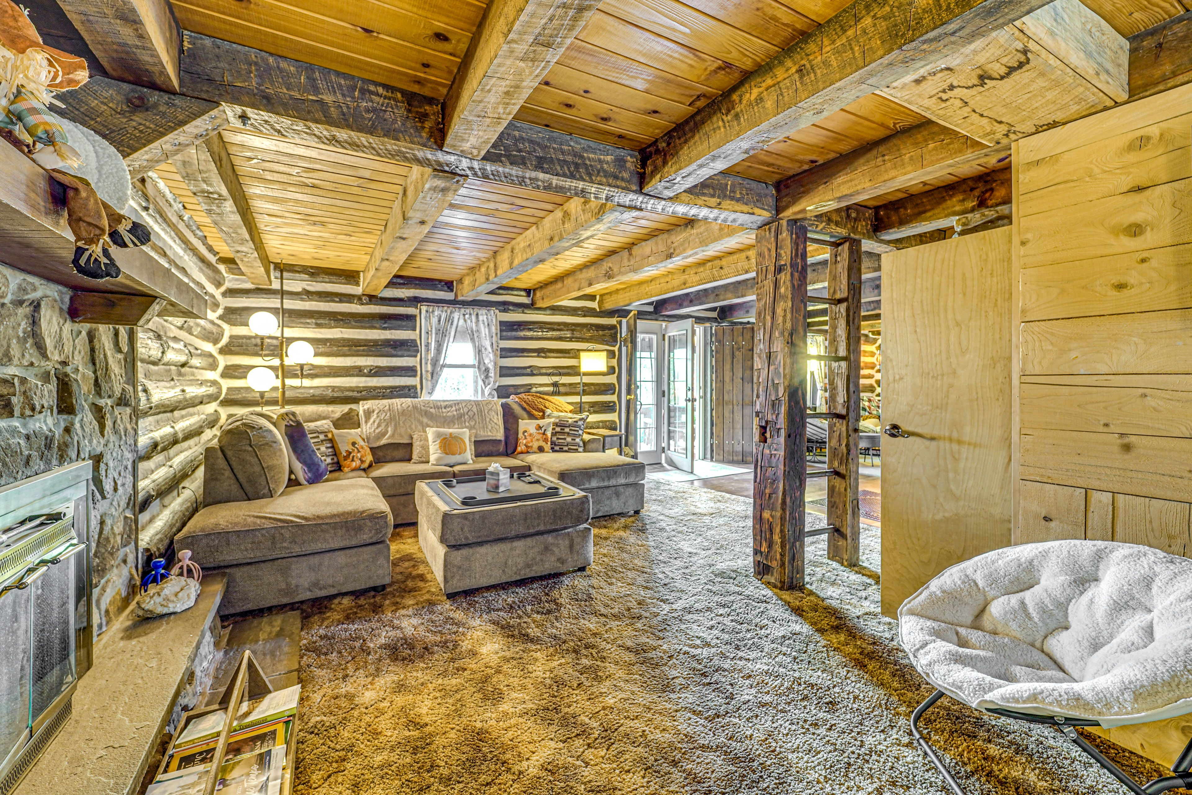 Living Room | Main Level | Queen Sleeper Sofa | Gas Fireplace