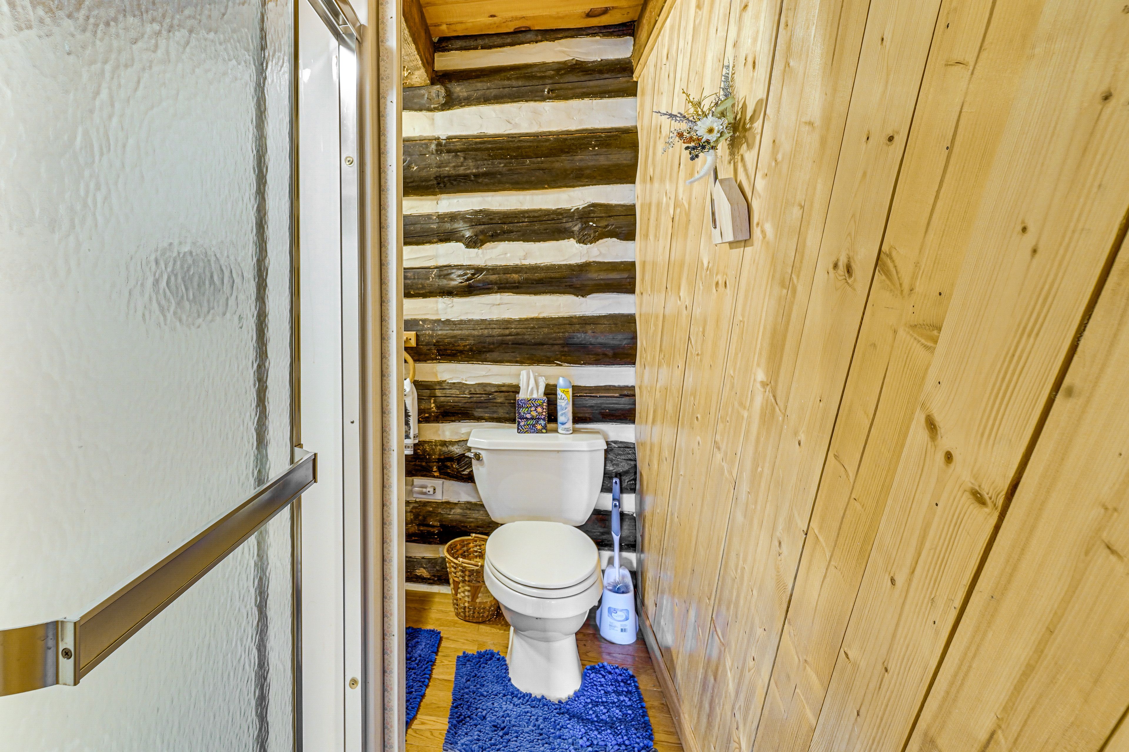 Full Bathroom | Main Level | Towels Provided
