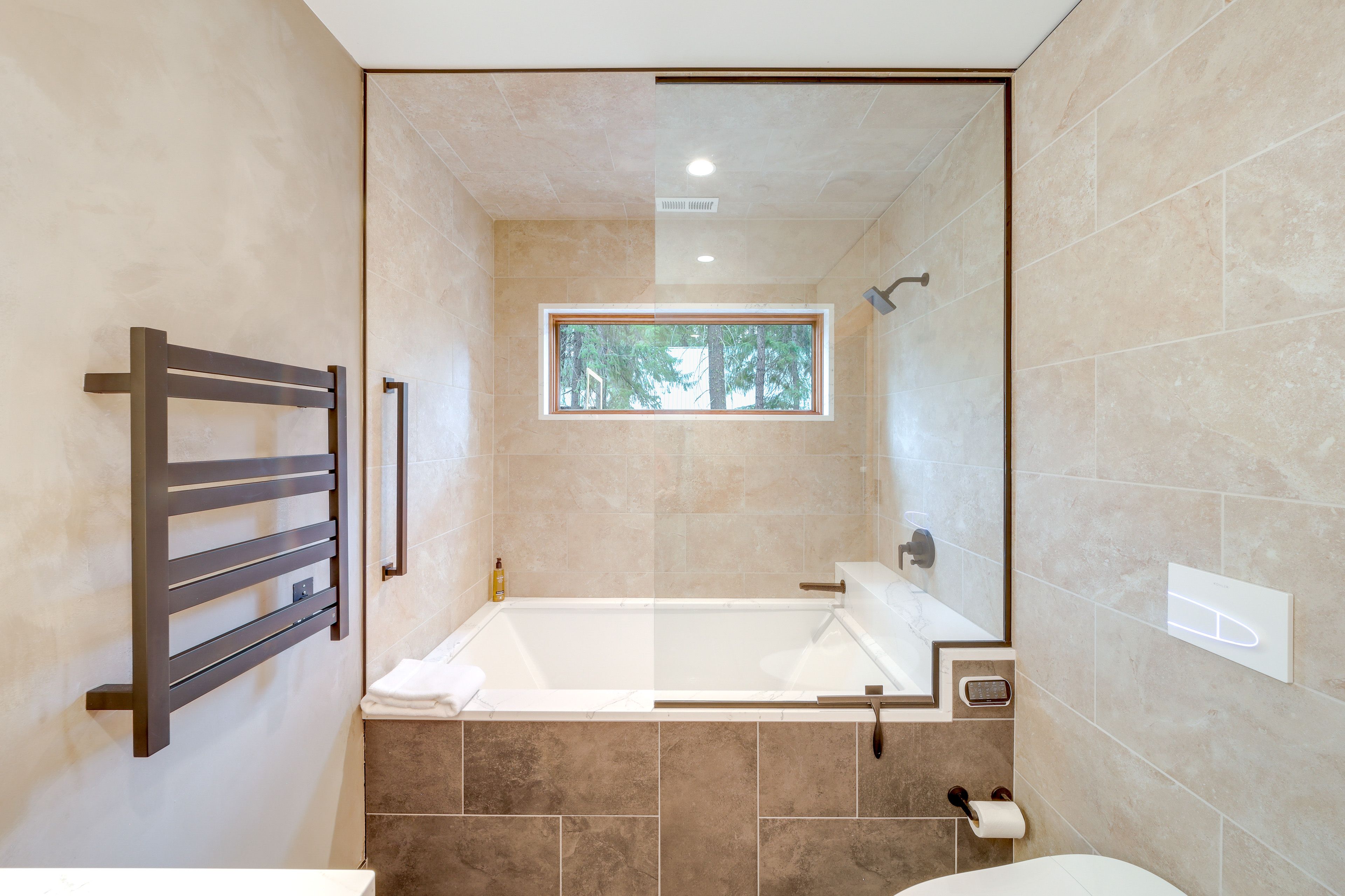 Full Bathroom | Upper Level
