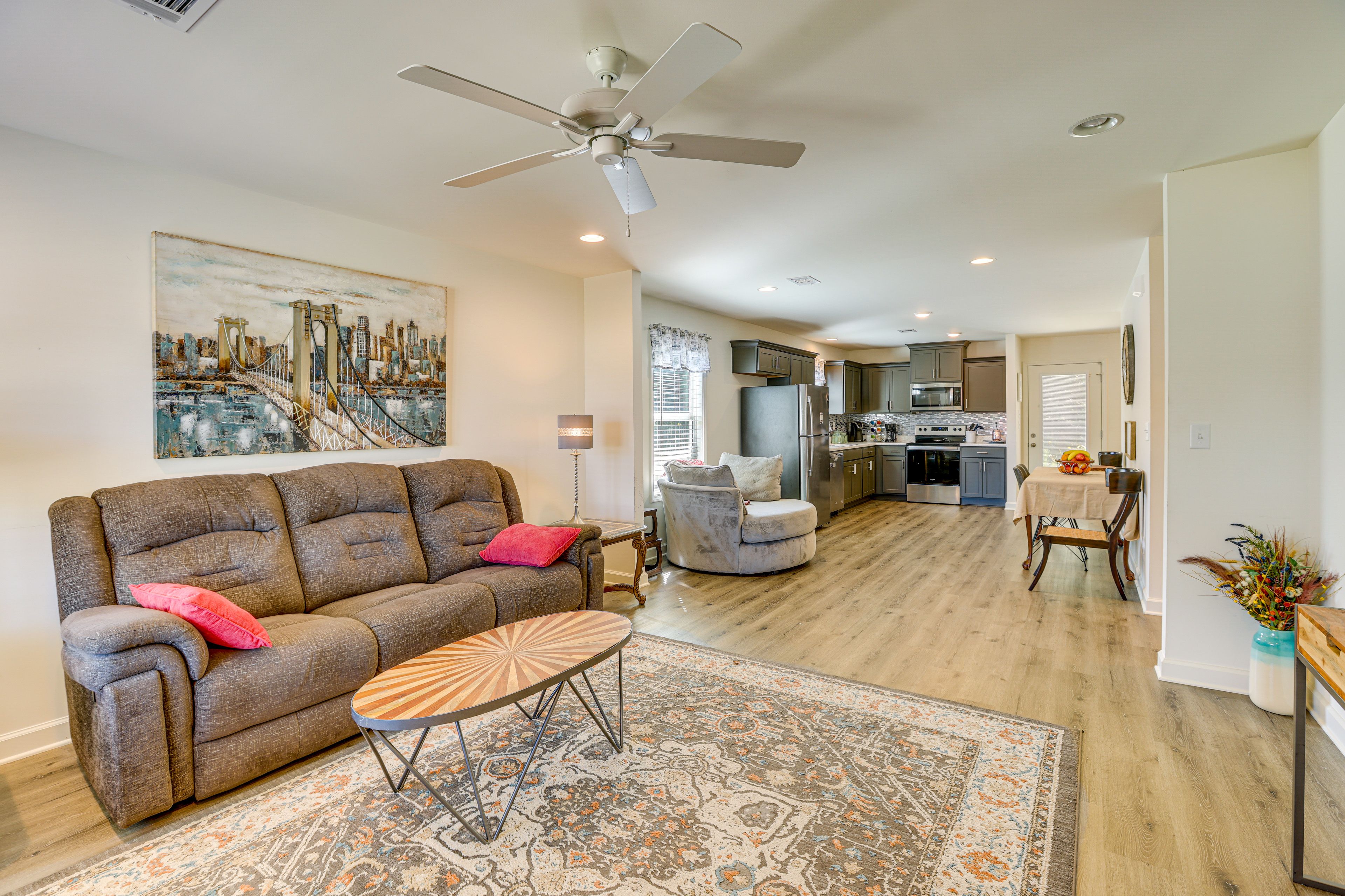 Living Room | Smart TV | Central Heating & A/C | Free WiFi