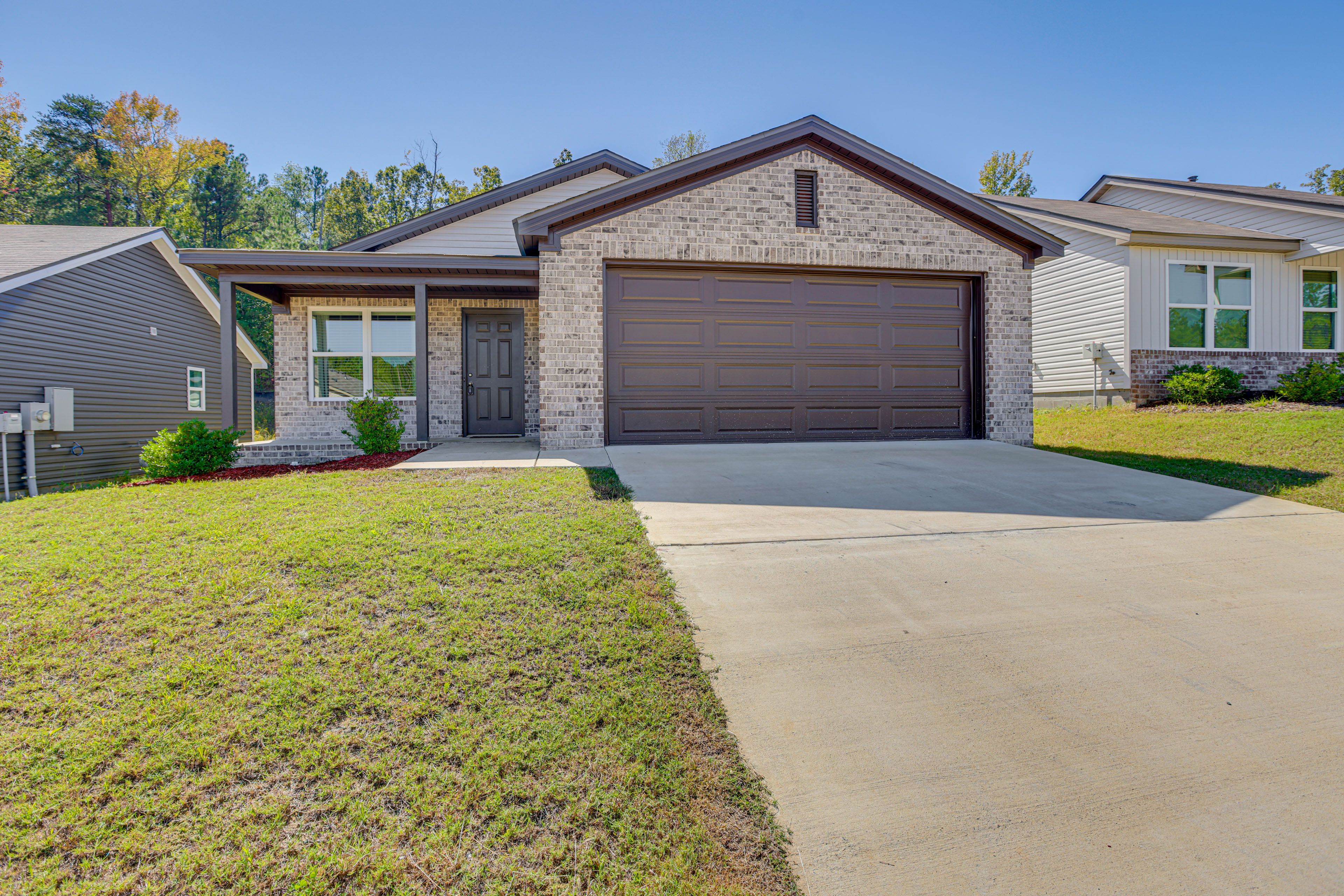 Cottondale Vacation Rental | 3BR | 2BA | 2,300 Sq Ft | Step-Free Entry