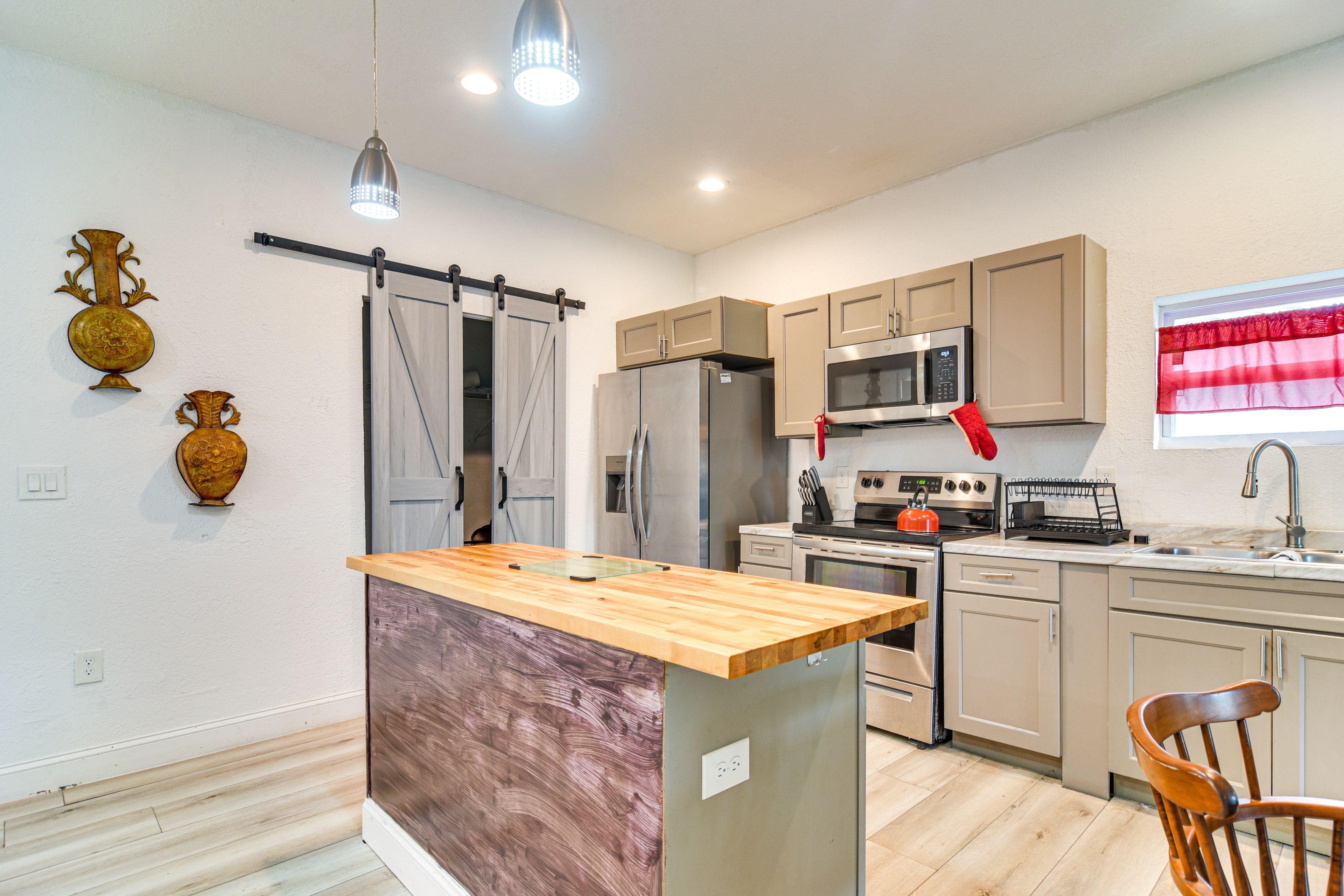 Kitchen | Drip Coffee Pot | Blender | Toaster