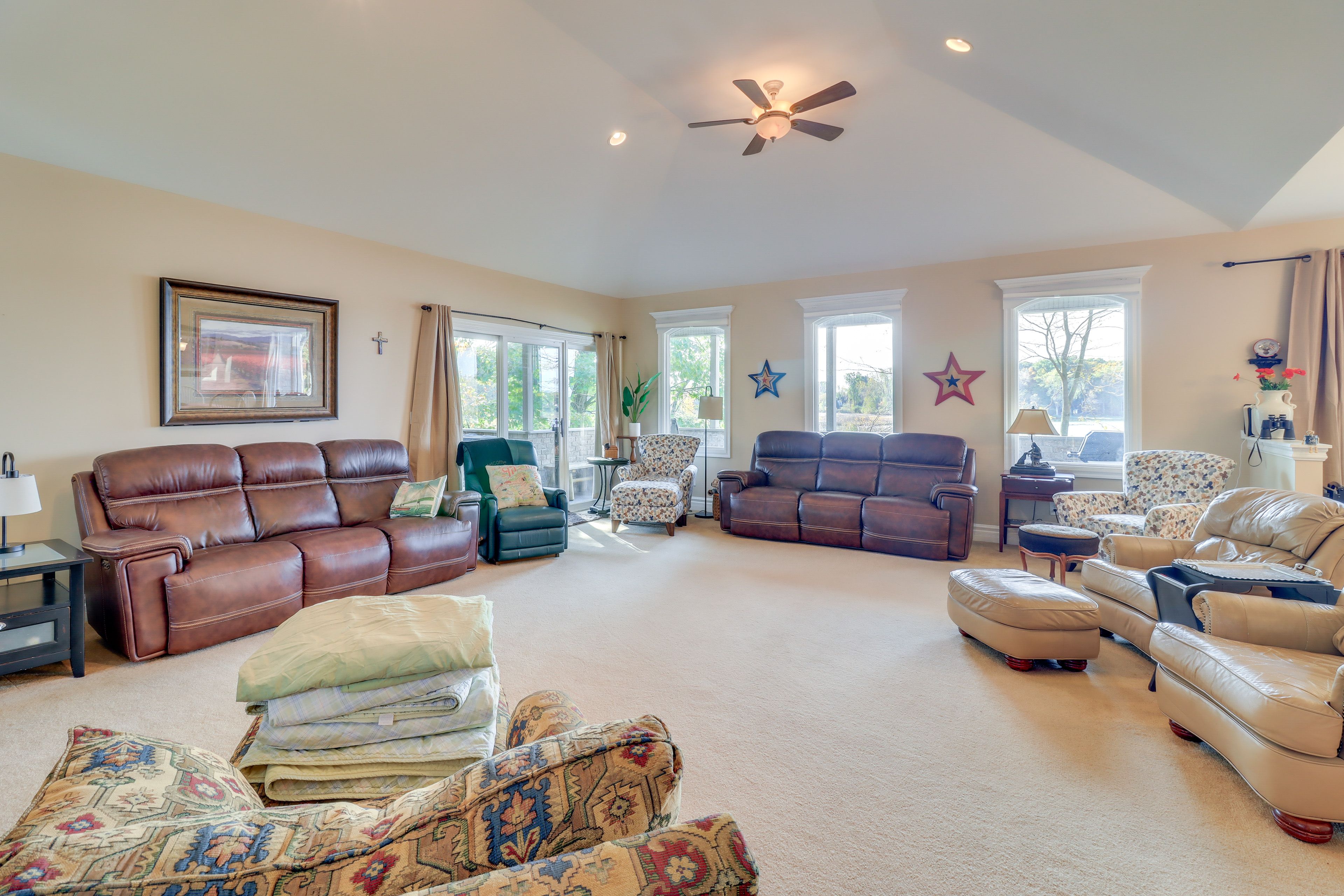 Living Room | Main Level | Central A/C & Heat | Free WiFi | Smart TV