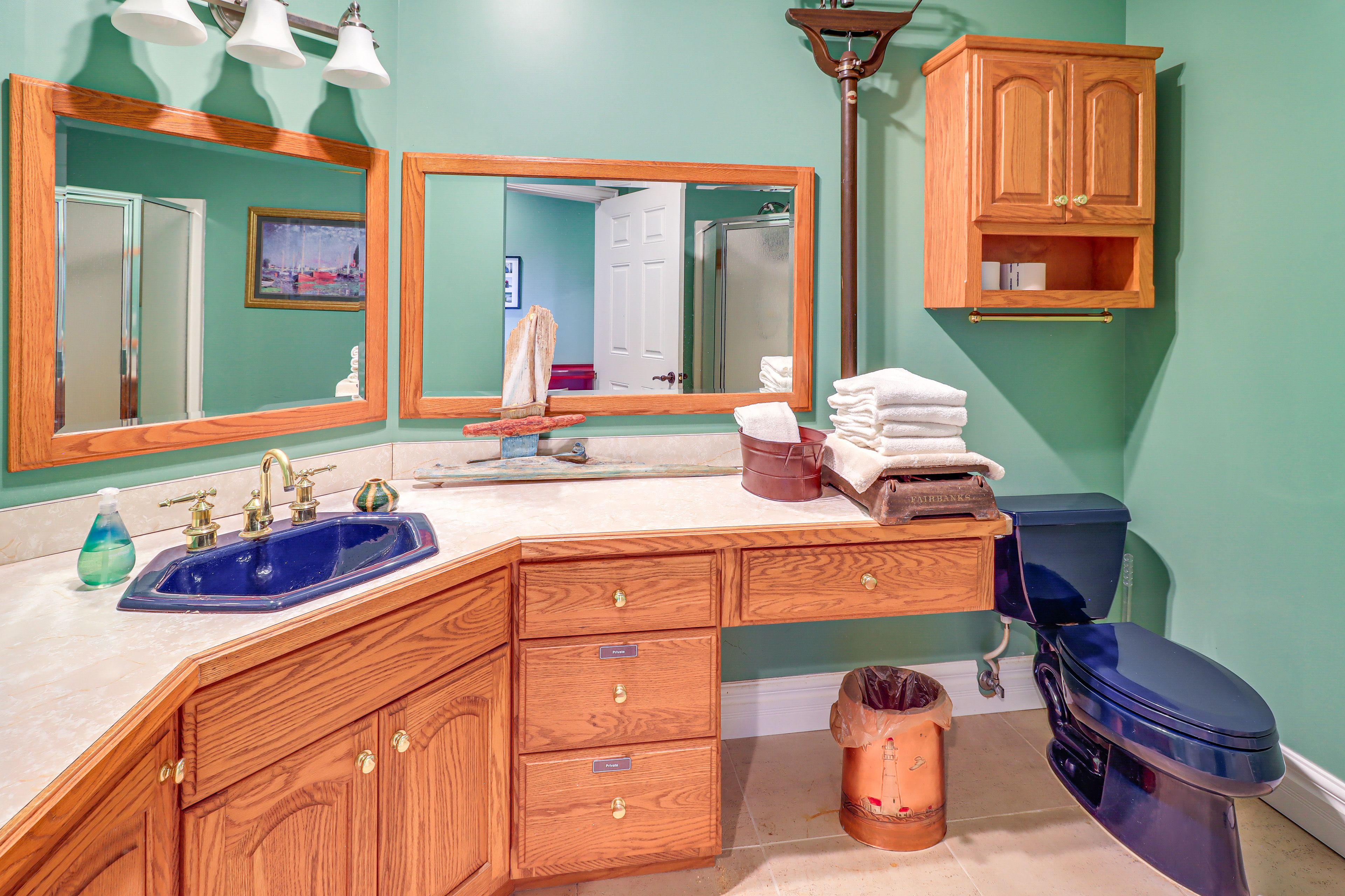 Full Bathroom | Lower Level | Towels Provided