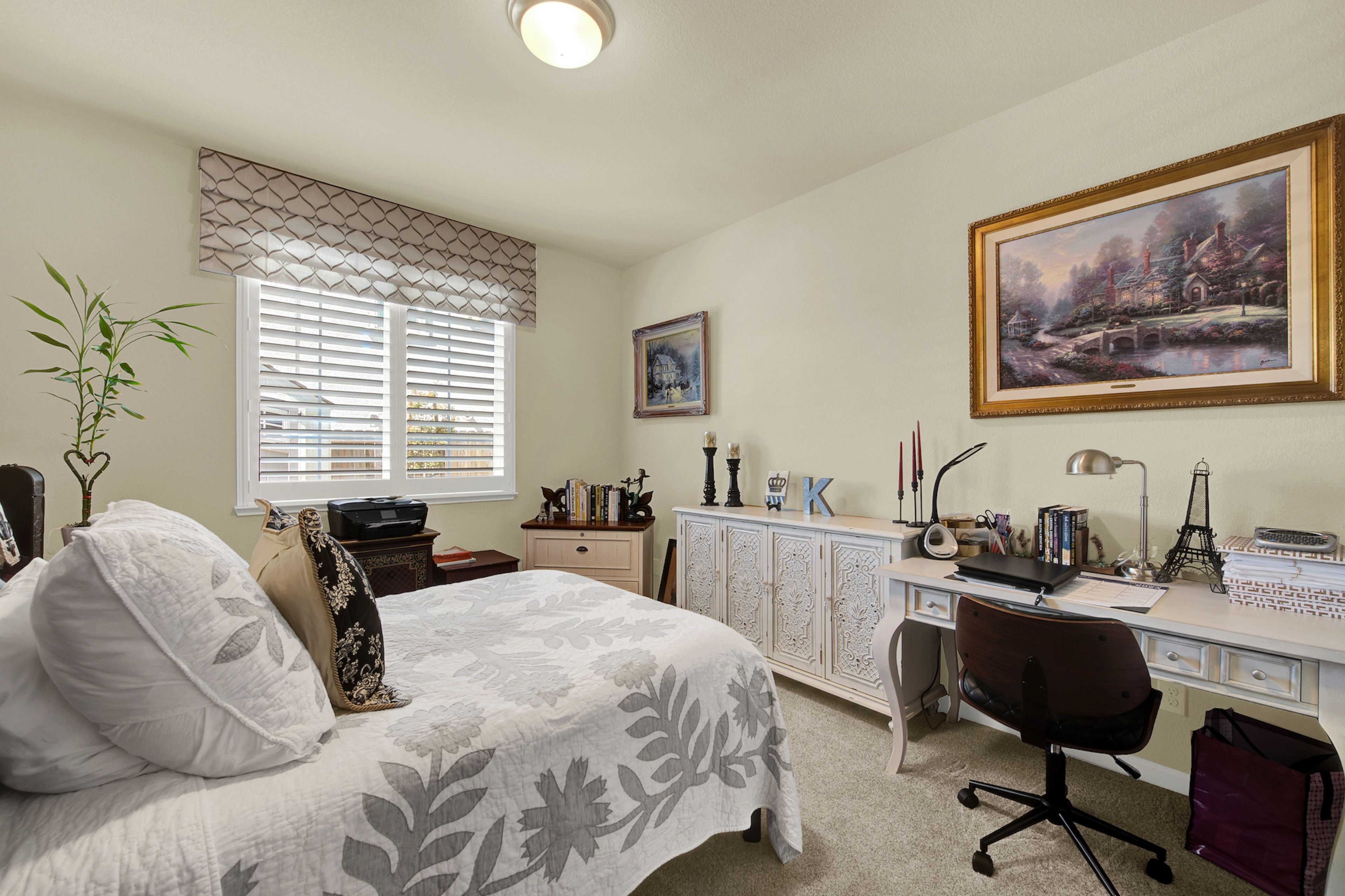Bedroom 2 | Full Bed | Desk