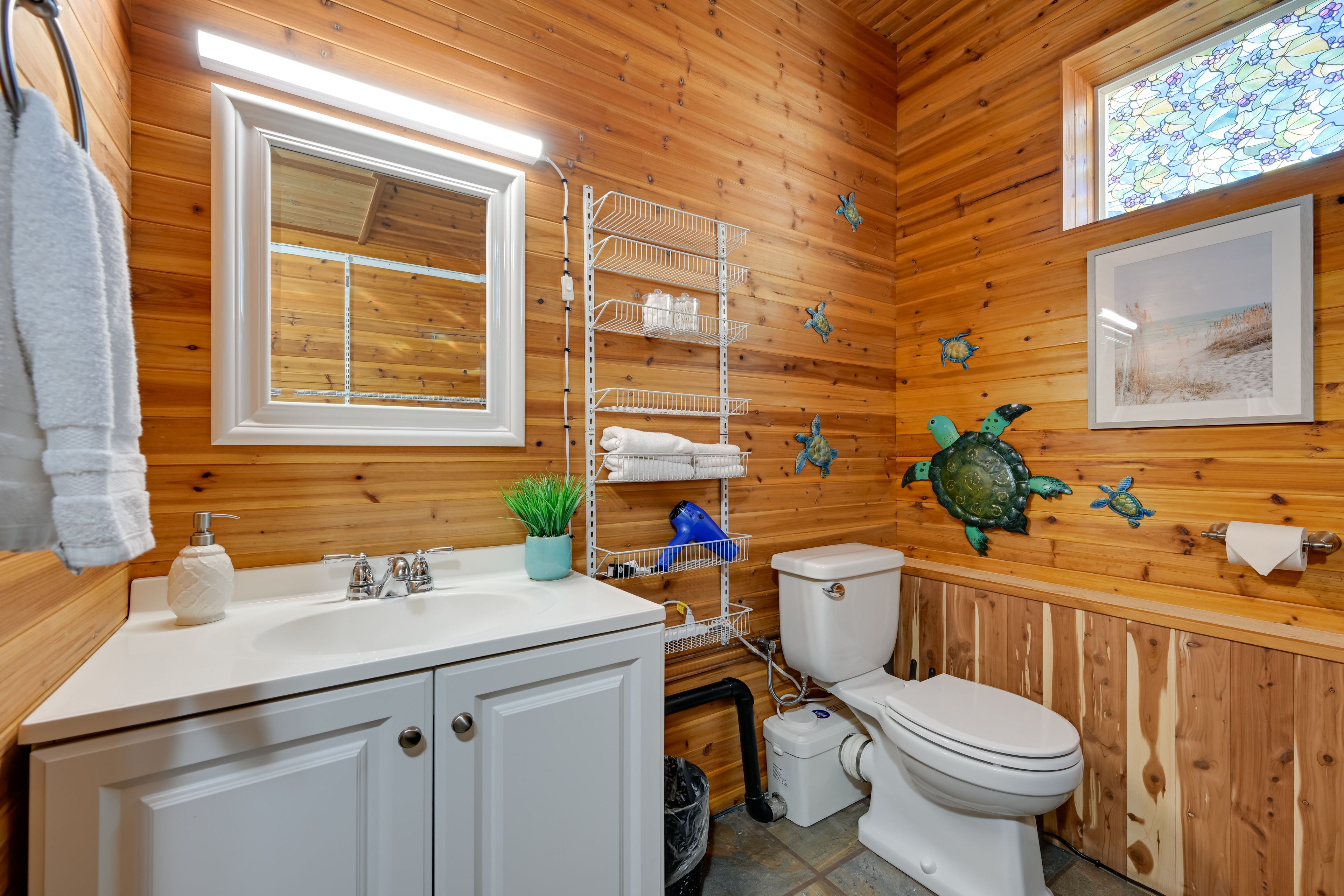 Full Bathroom | Shower | Washer/Dryer