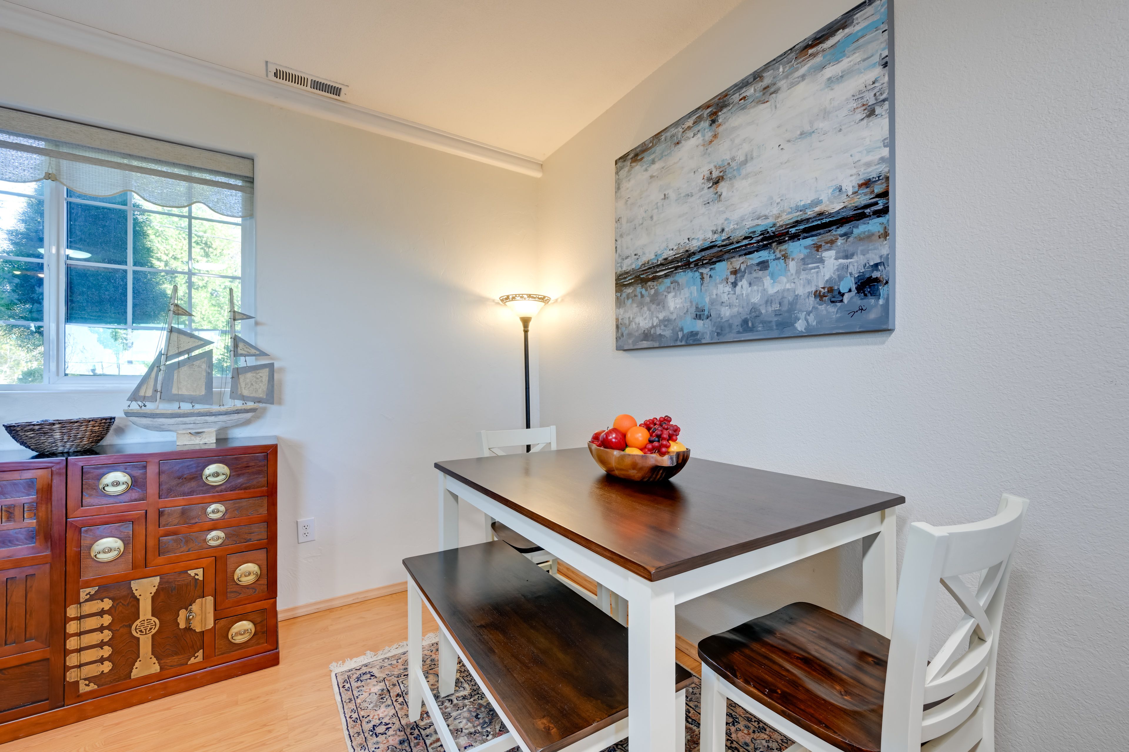 Dining Area | Dishware/Flatware Provided