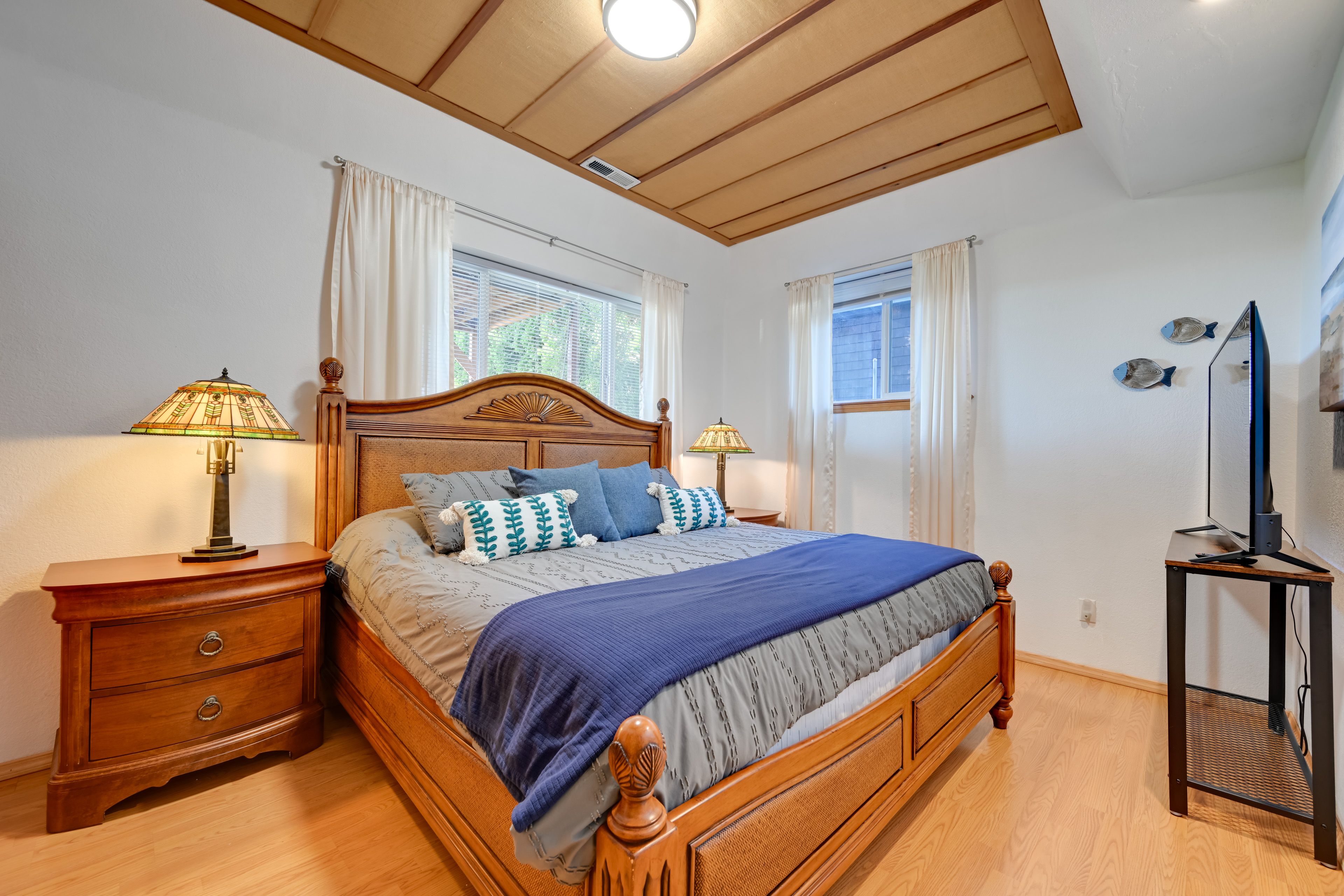 Bedroom 1 | King Bed | Smart TV