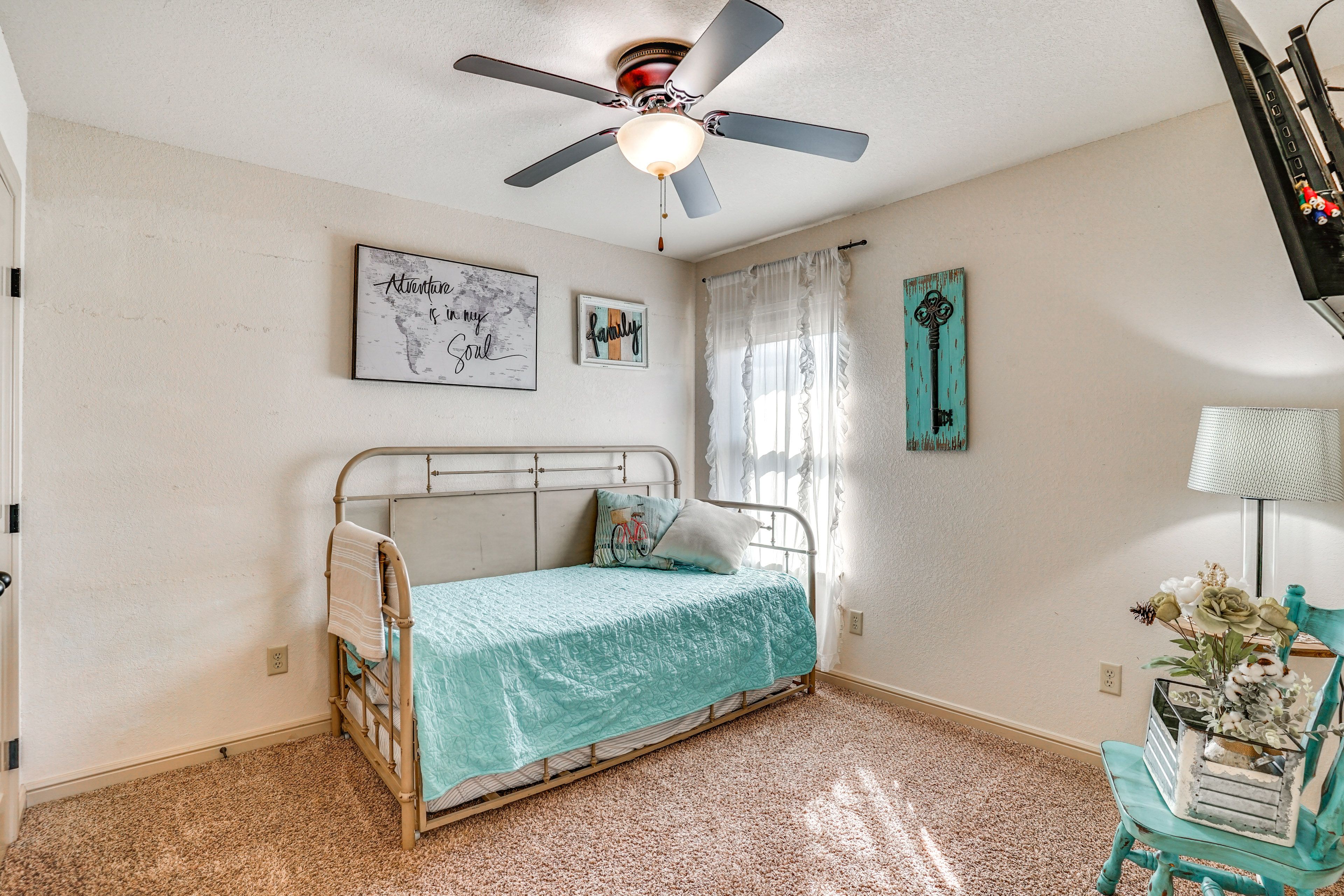 Bedroom 3 | Twin Daybed w/ Twin Trundle