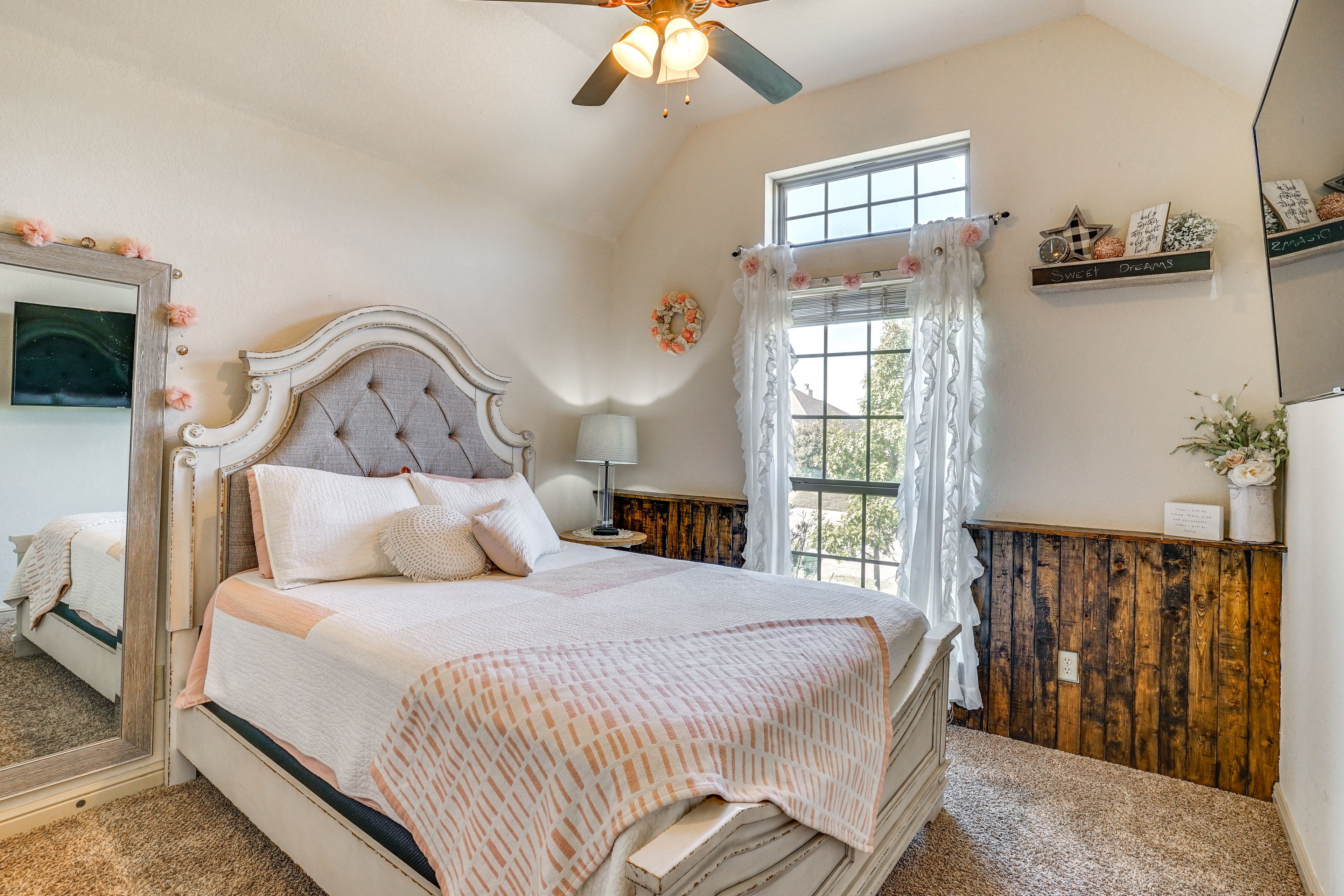 Bedroom 2 | Queen Bed