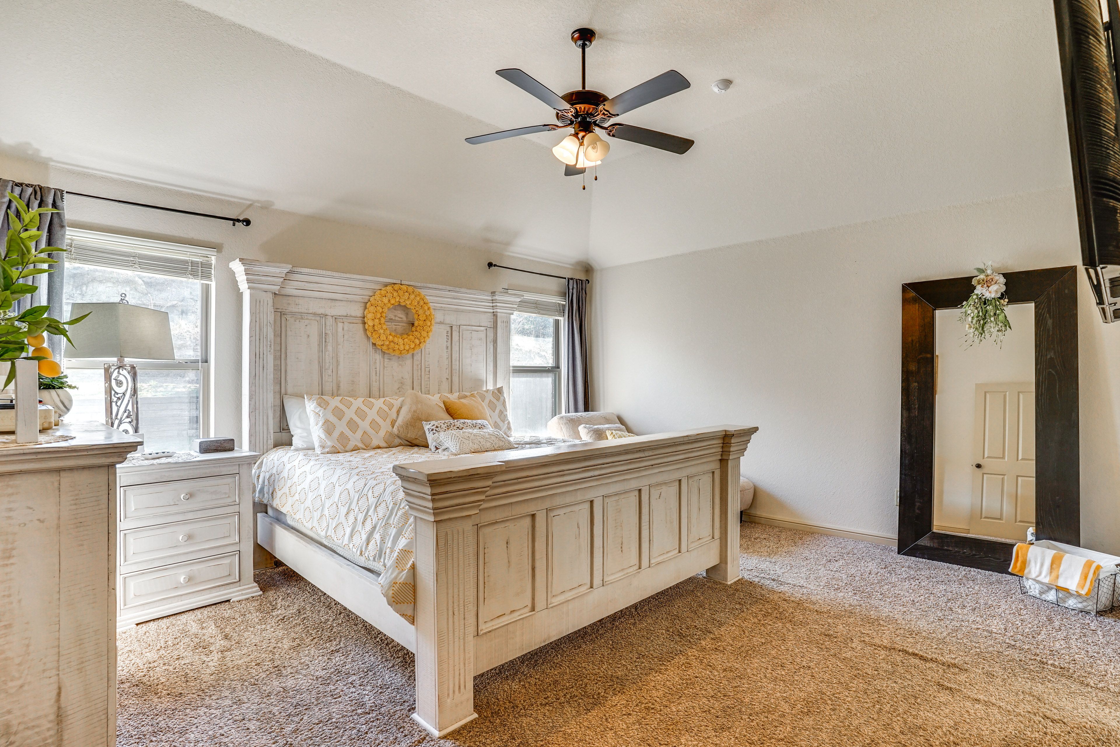 Bedroom 1 | King Bed | Linens Provided