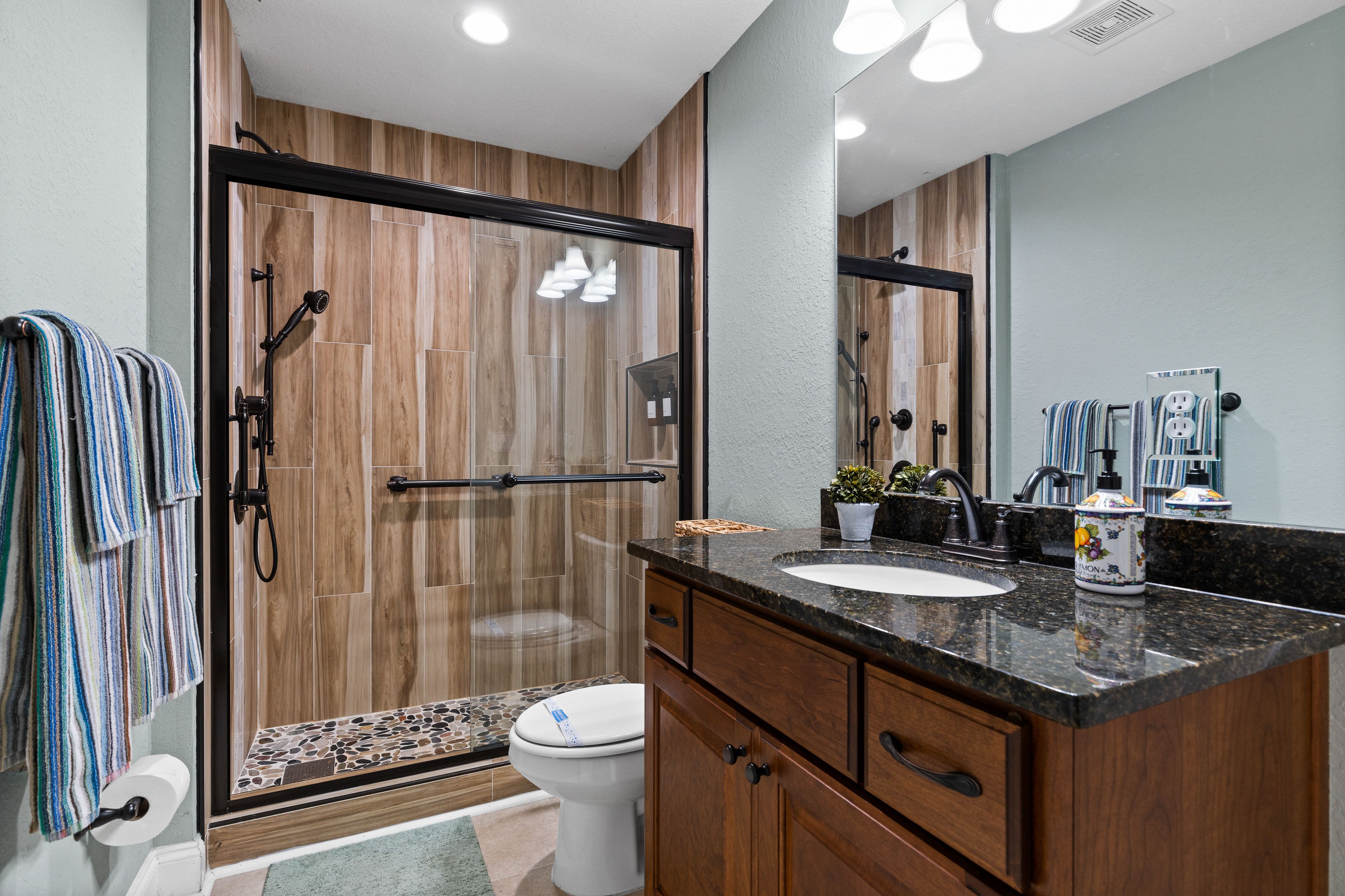 Full Bathroom | Towels Provided | 3rd Floor