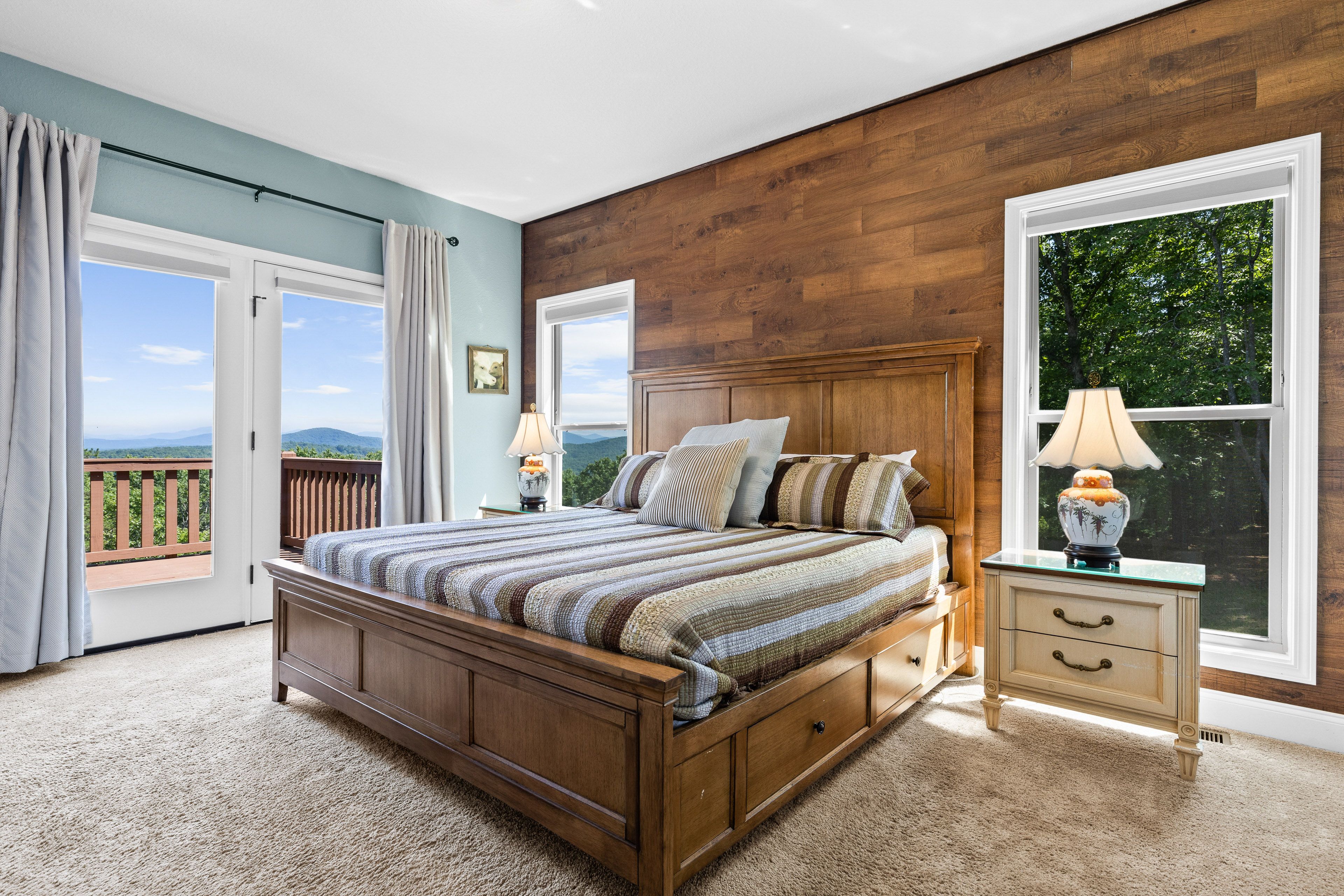 Bedroom 1 (Suite) | King Bed | Smart TV | 2nd Floor