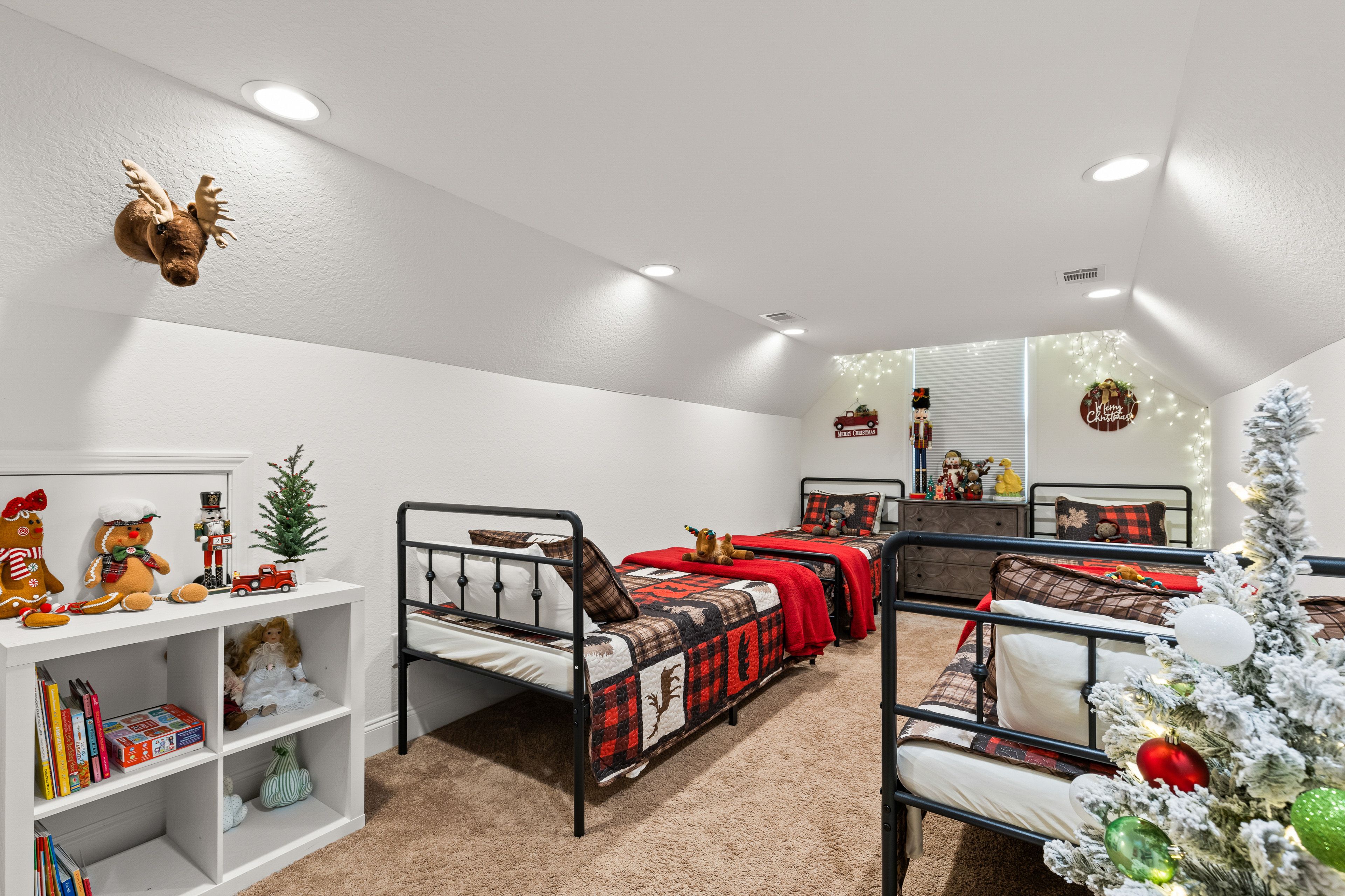 Bedroom 6 | 4 Twin Beds | Kid's Toys & Books