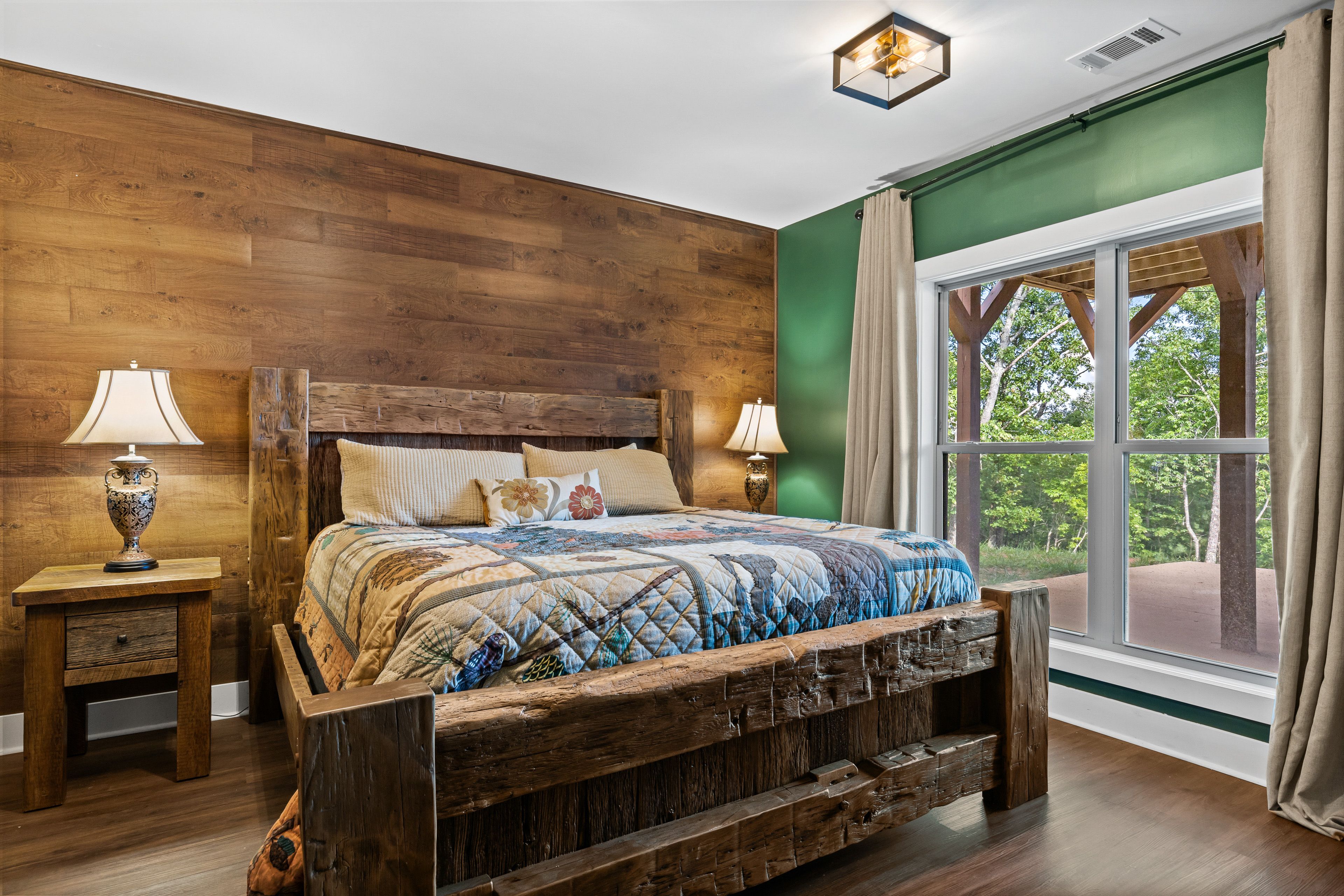 Bedroom 2 | King Bed | 1st Floor