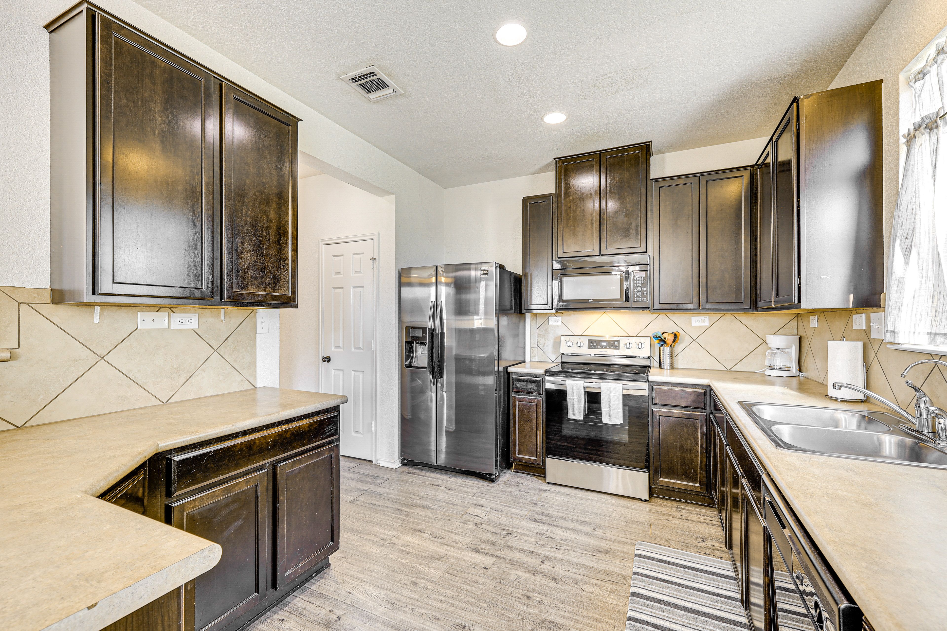 Kitchen | 1st Floor | Coffee Pot | Toaster | Blender