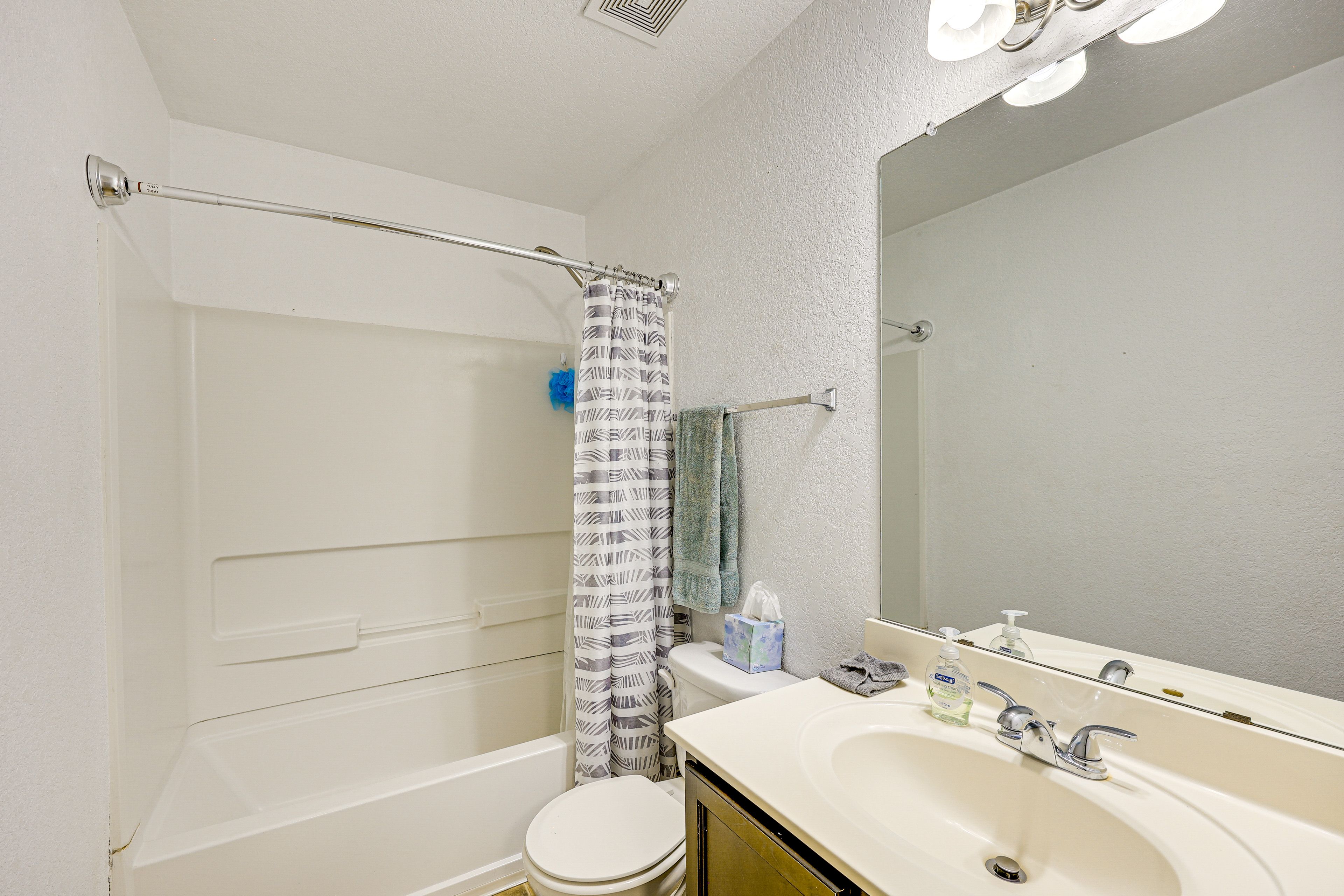 Full Bathroom | 2nd Floor