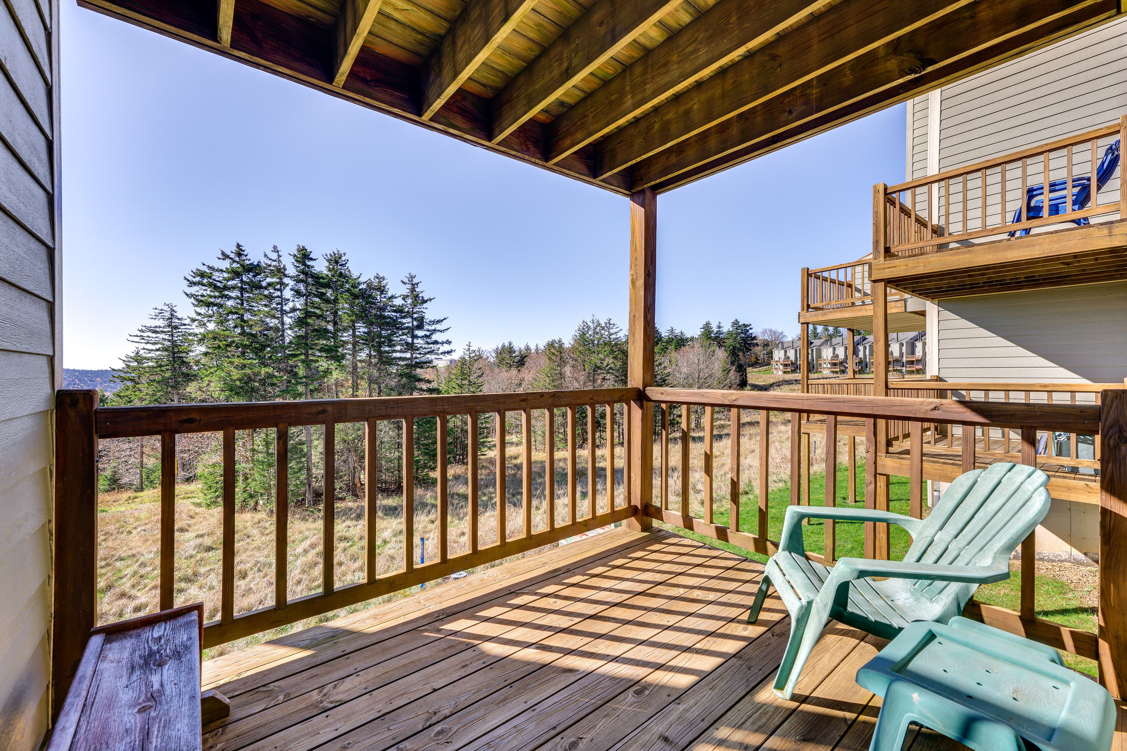 Furnished Deck | Scenic Views | 2 Mi to Snowshoe Resort