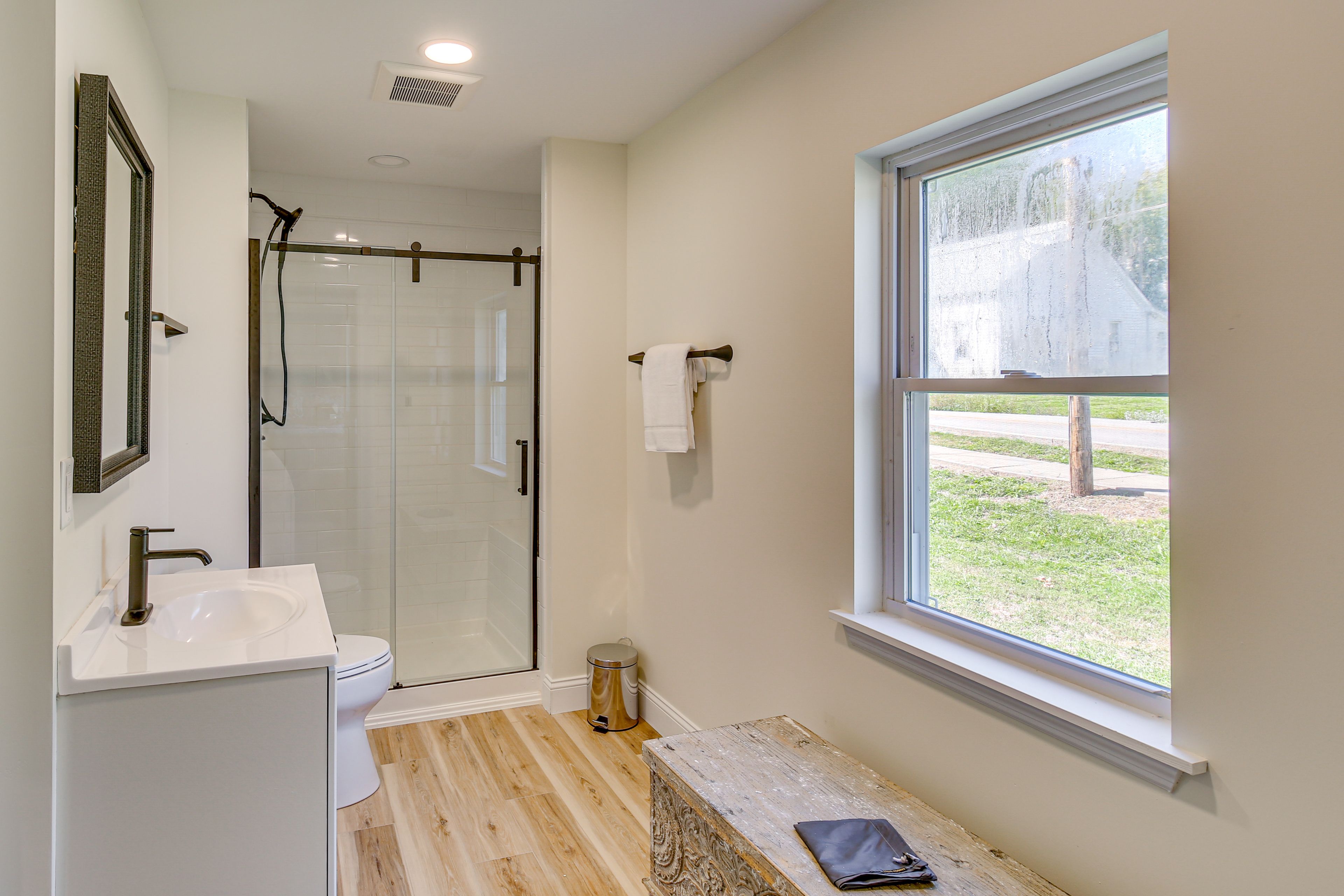 Full Bathroom | Towels Provided | Hair Dryer
