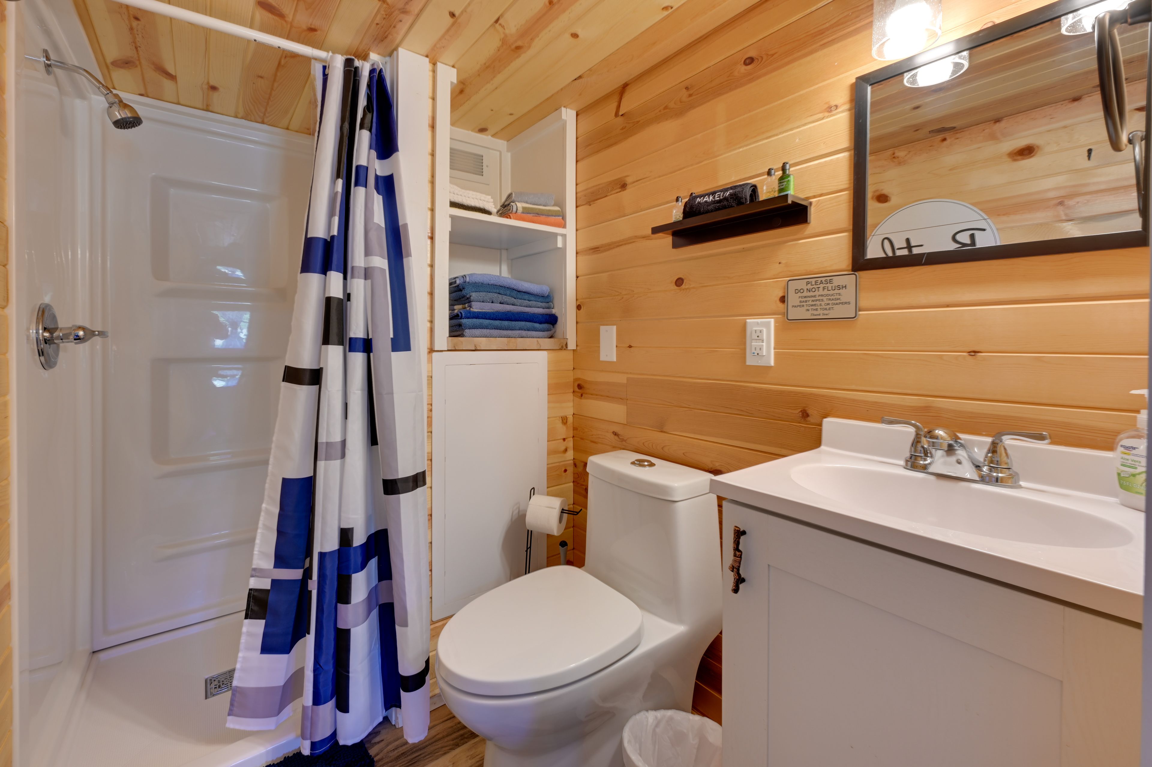 Full Bathroom | Main Level | Complimentary Toiletries