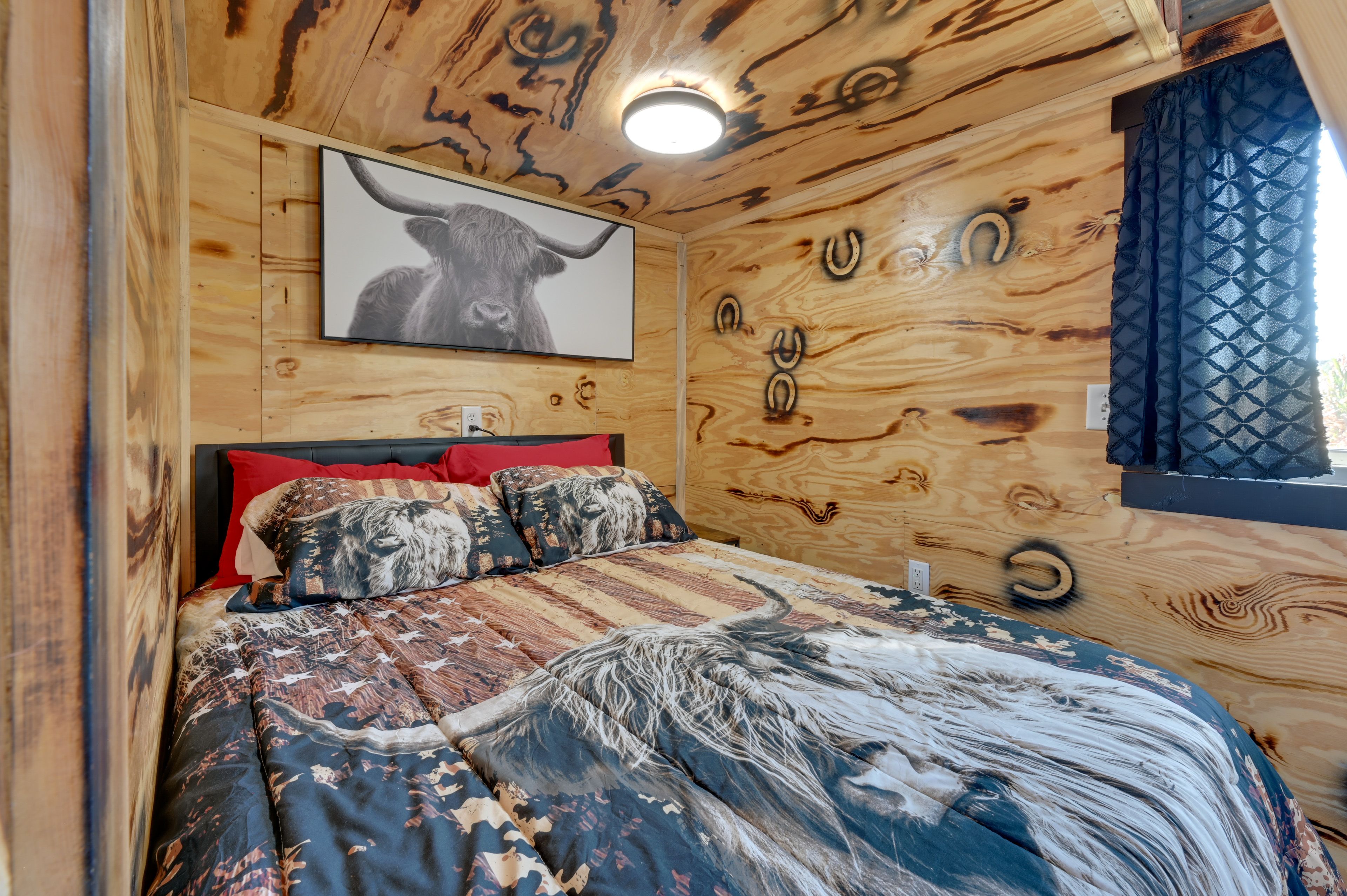 Studio | Queen Bed | Main Level