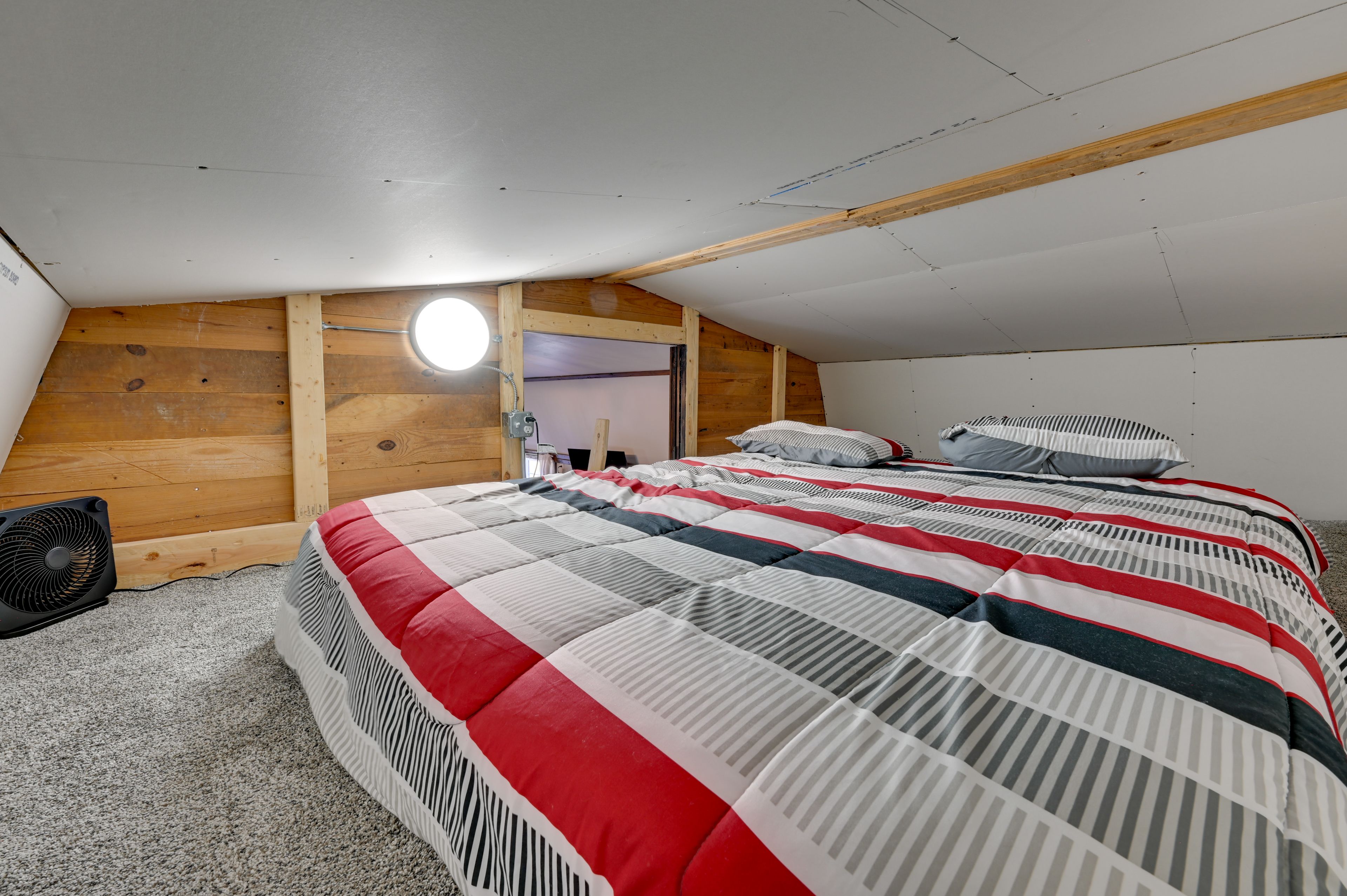 Loft 2 | Queen Mattress | 2nd Floor