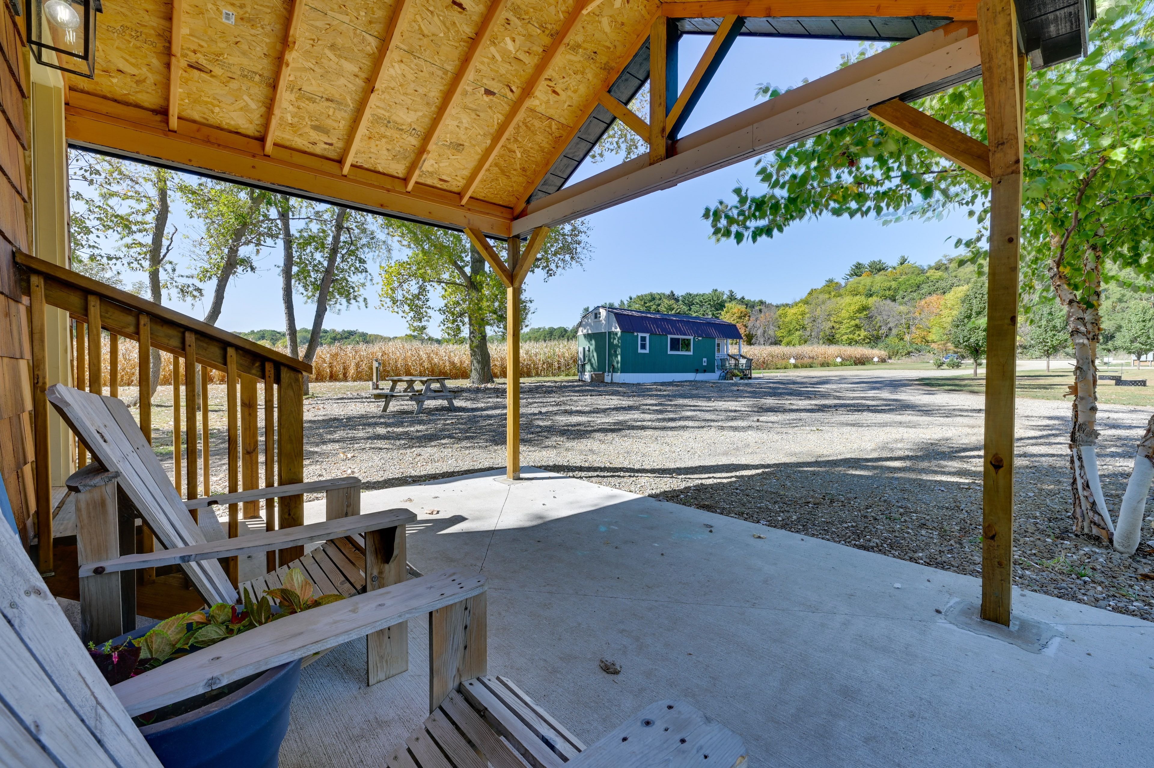 Private Patio | Charcoal Grill | Fire Pit