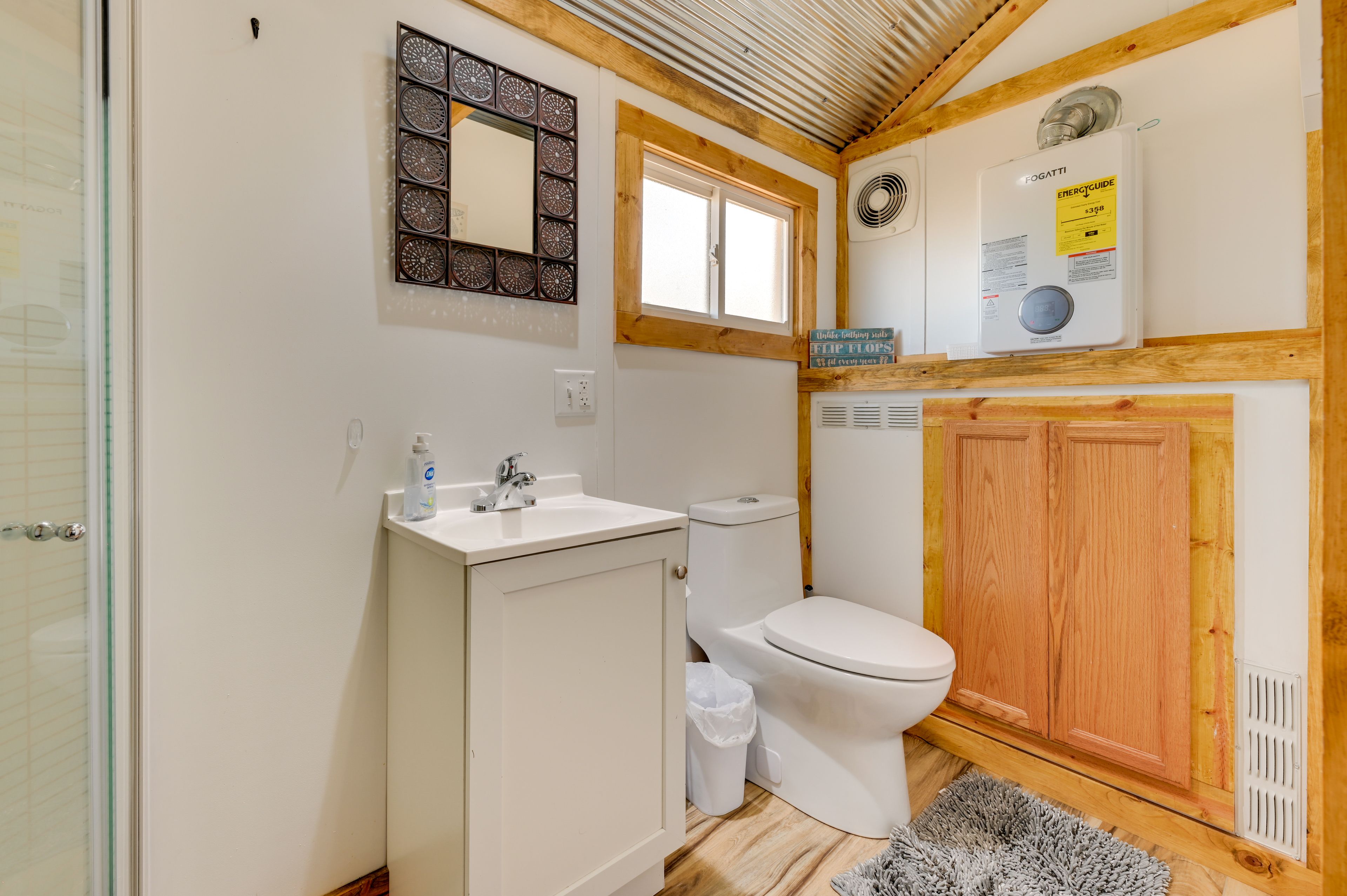 Full Bath | Towels | Hair Dryer | Complimentary Toiletries