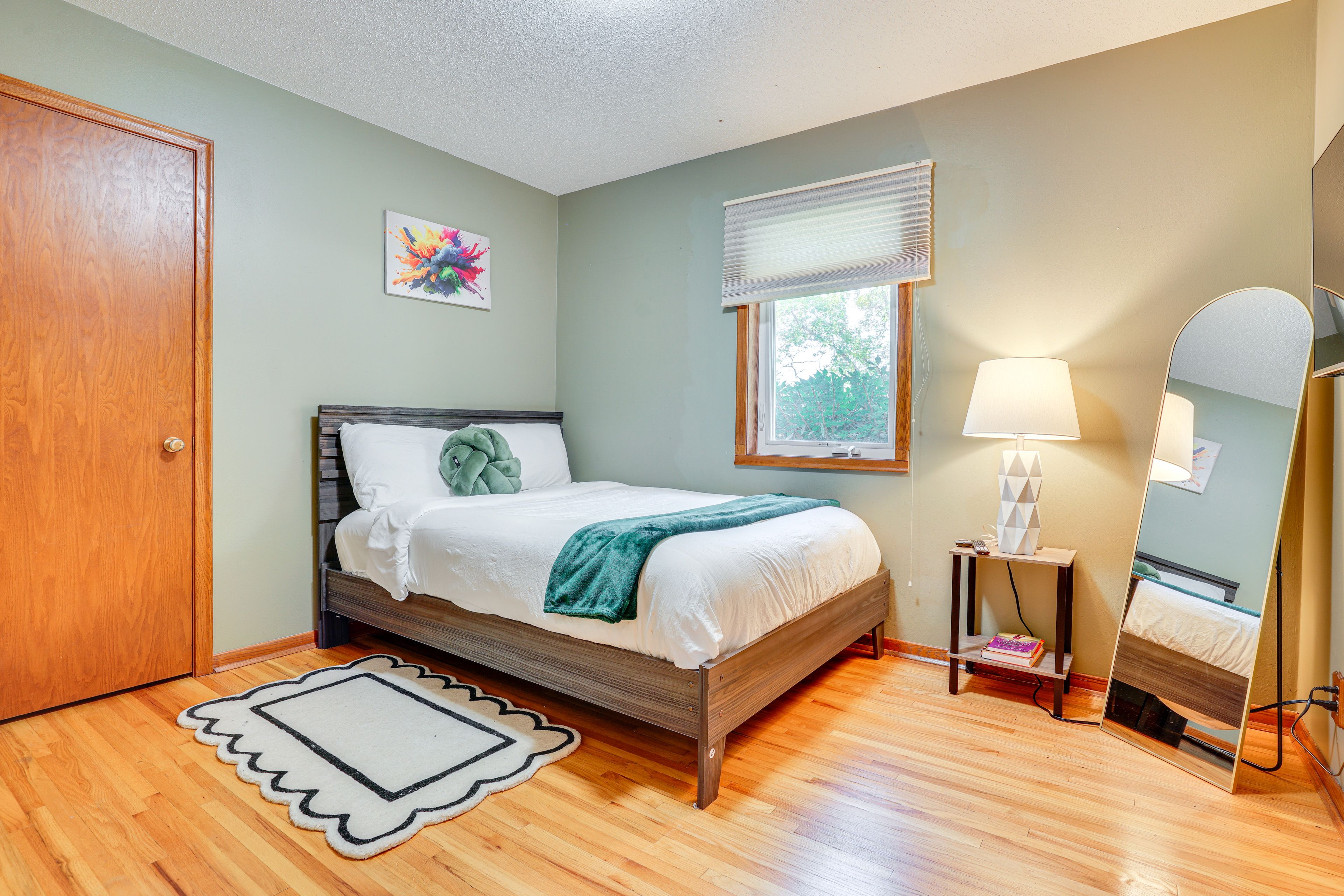 Bedroom 3 | Queen Bed | Smart TV | 1st Floor