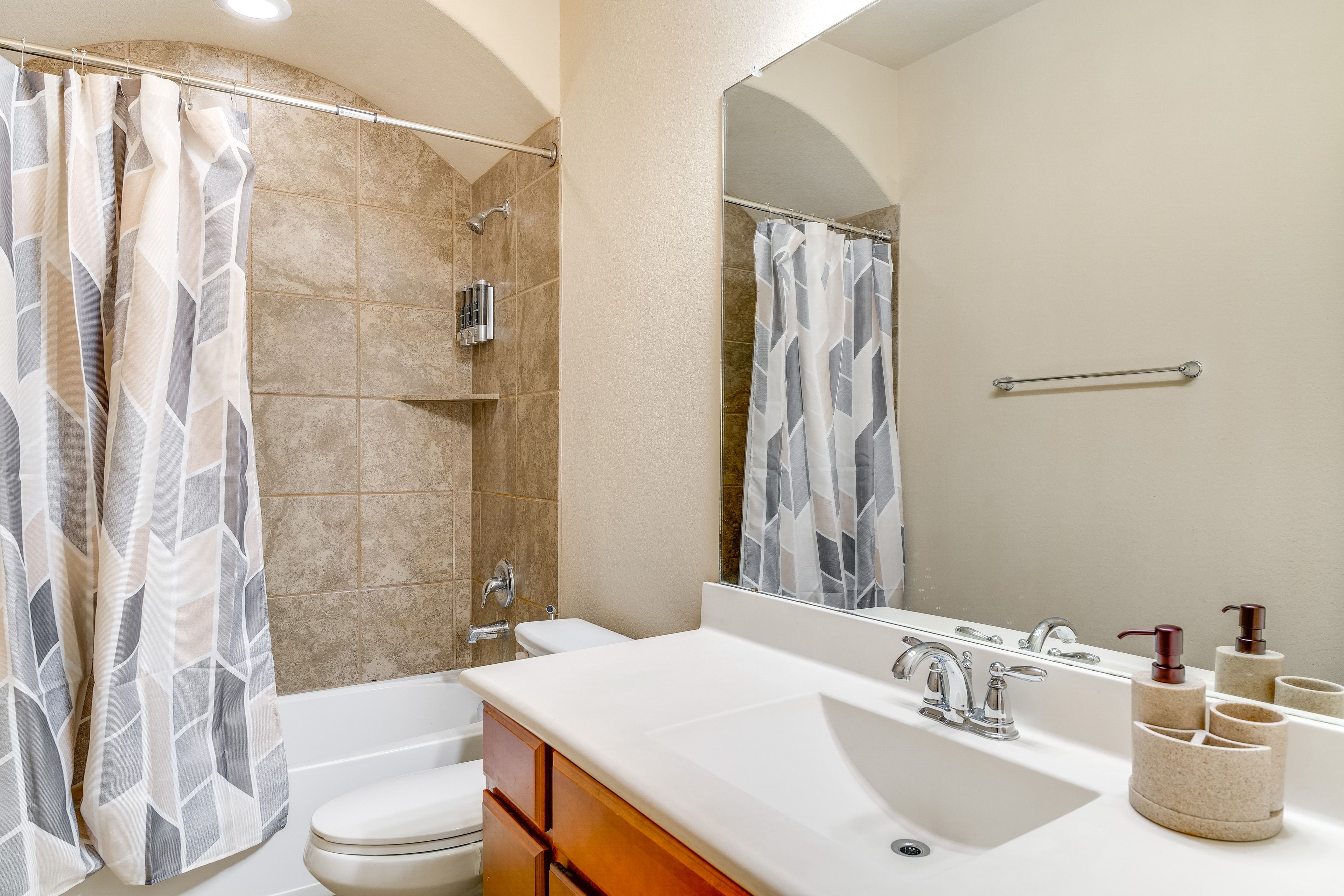 Full Bathroom | 2nd Floor | Shower/Tub Combo