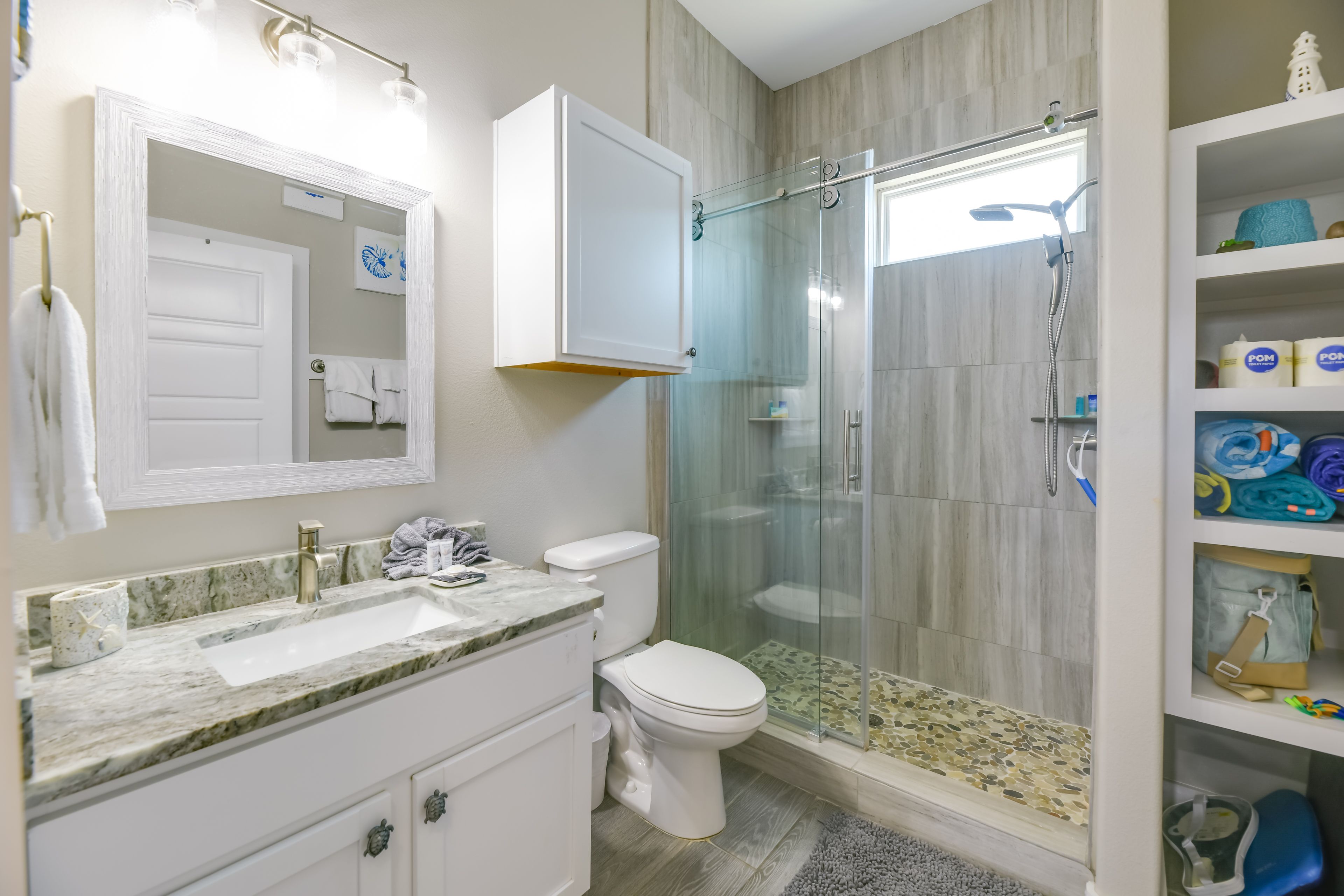 Full Bathroom | Towels Provided | Hair Dryer