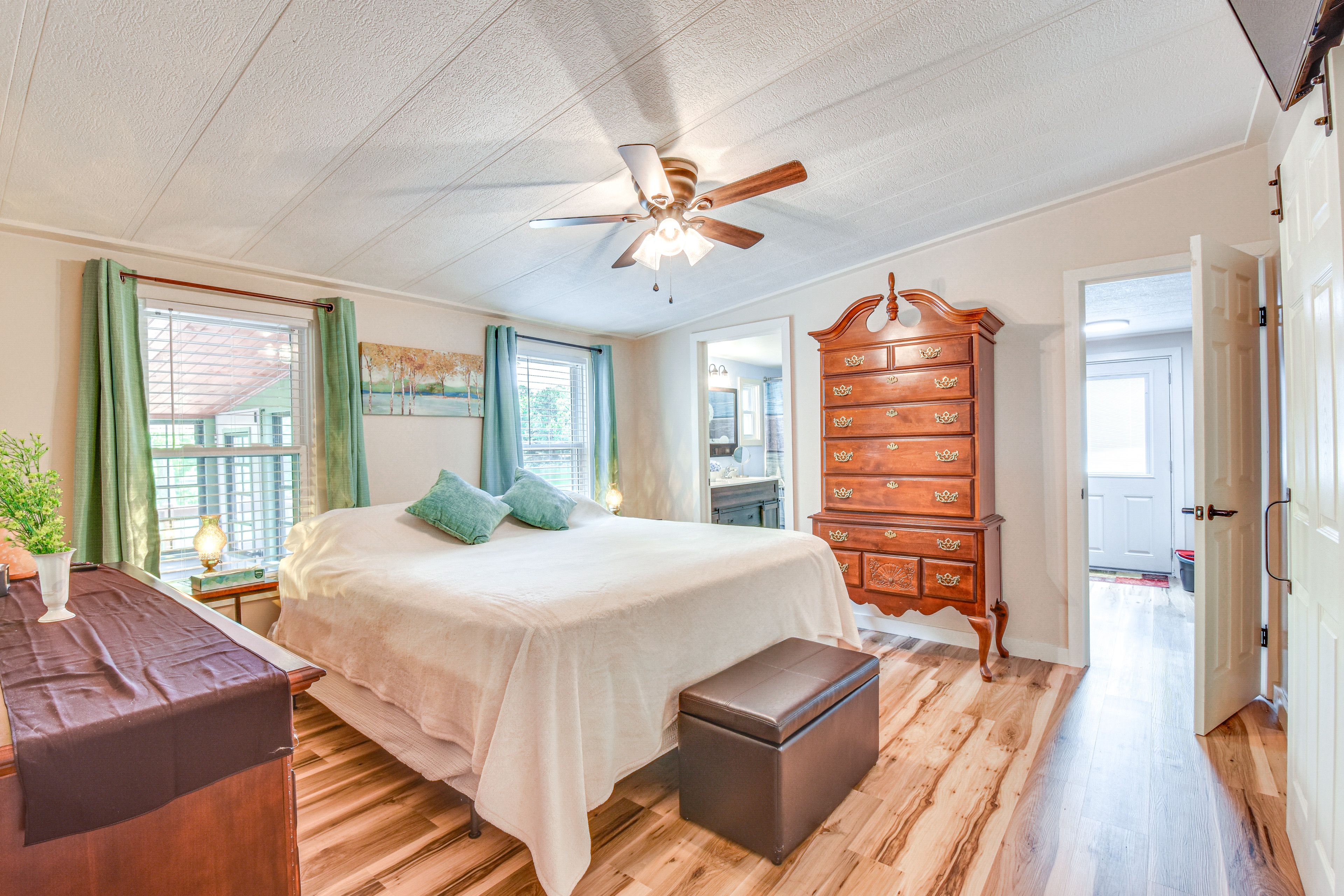 Bedroom 1 | King Bed