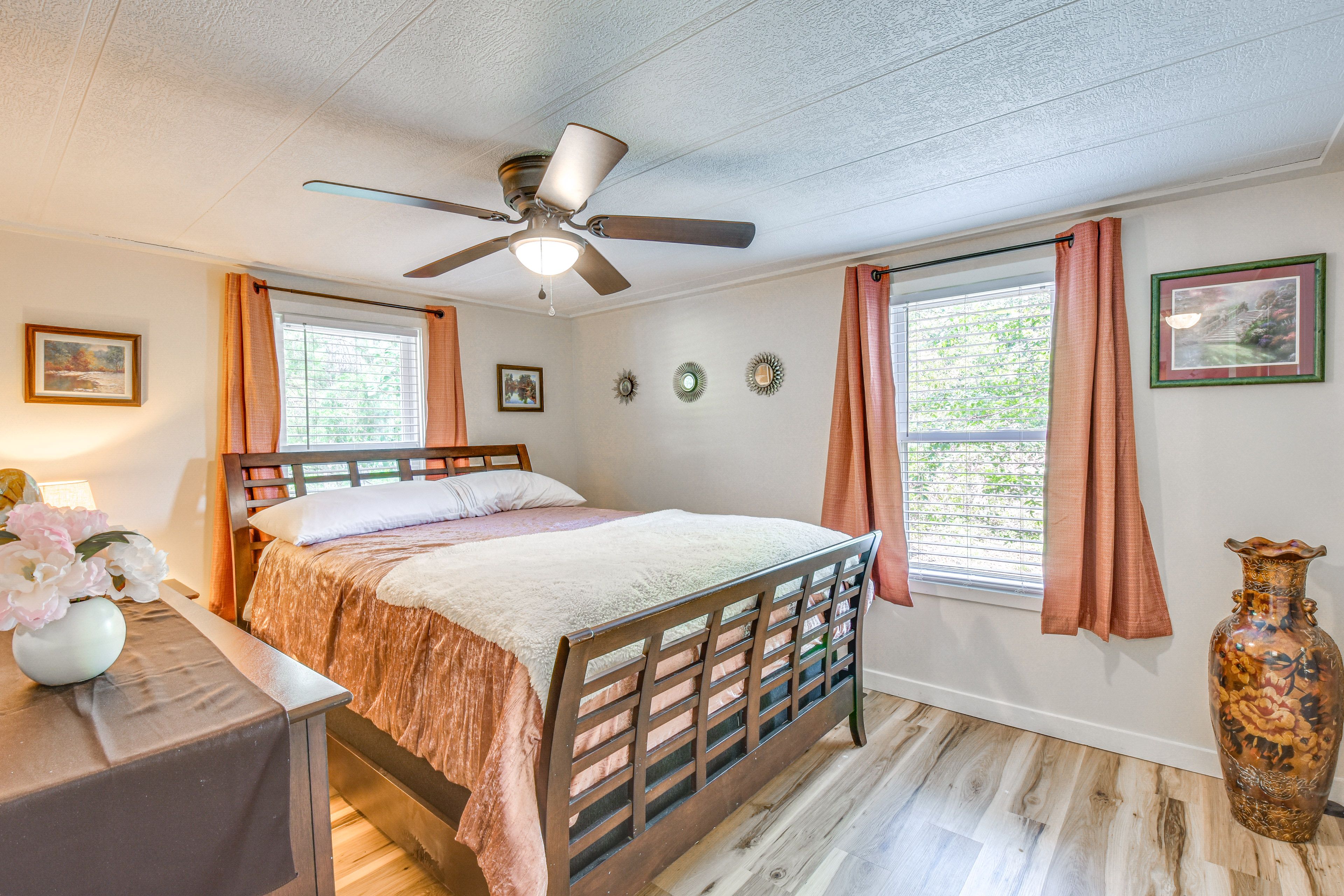 Bedroom 3 | Queen Bed