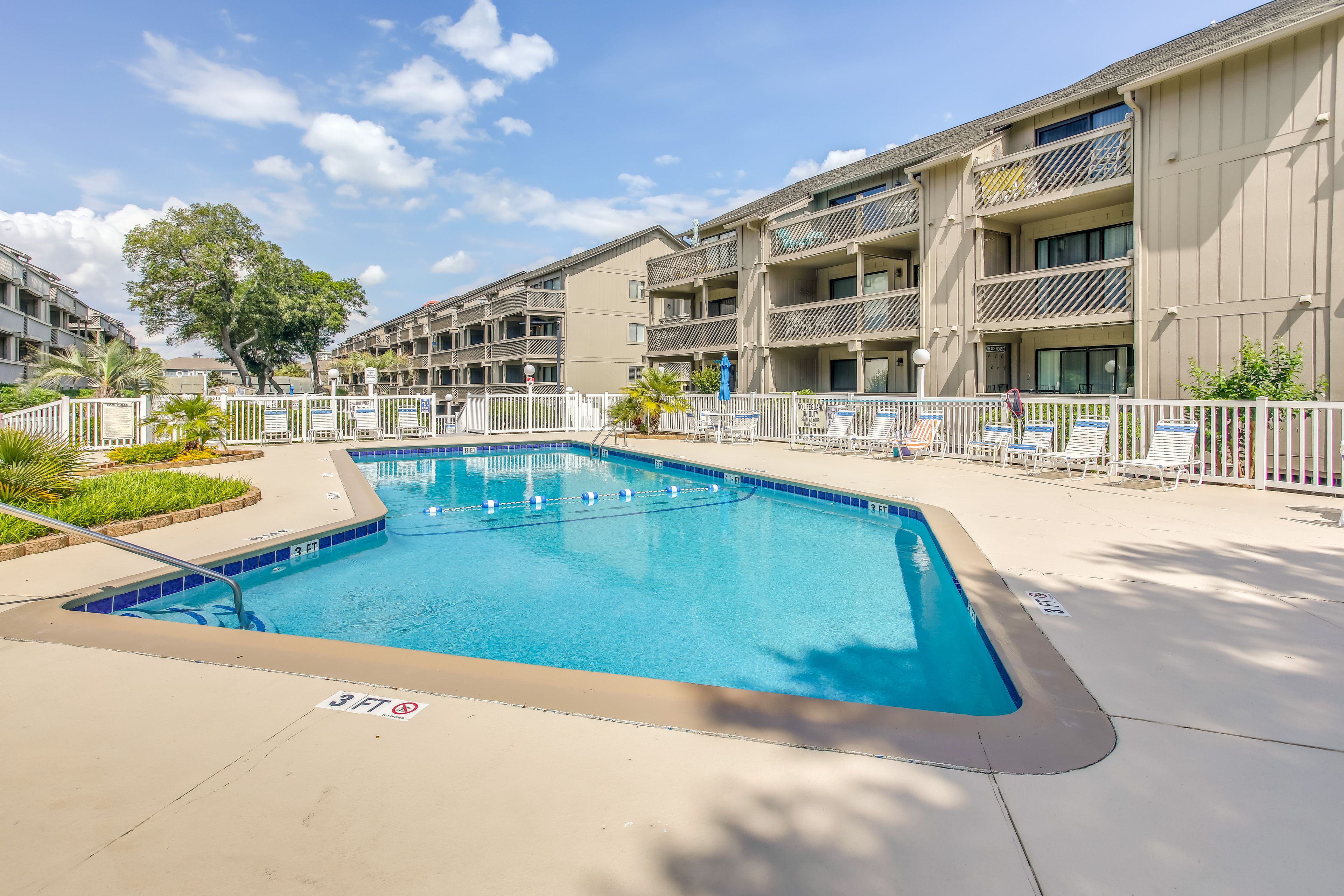 Shipwatch Pointe II | Community Pool