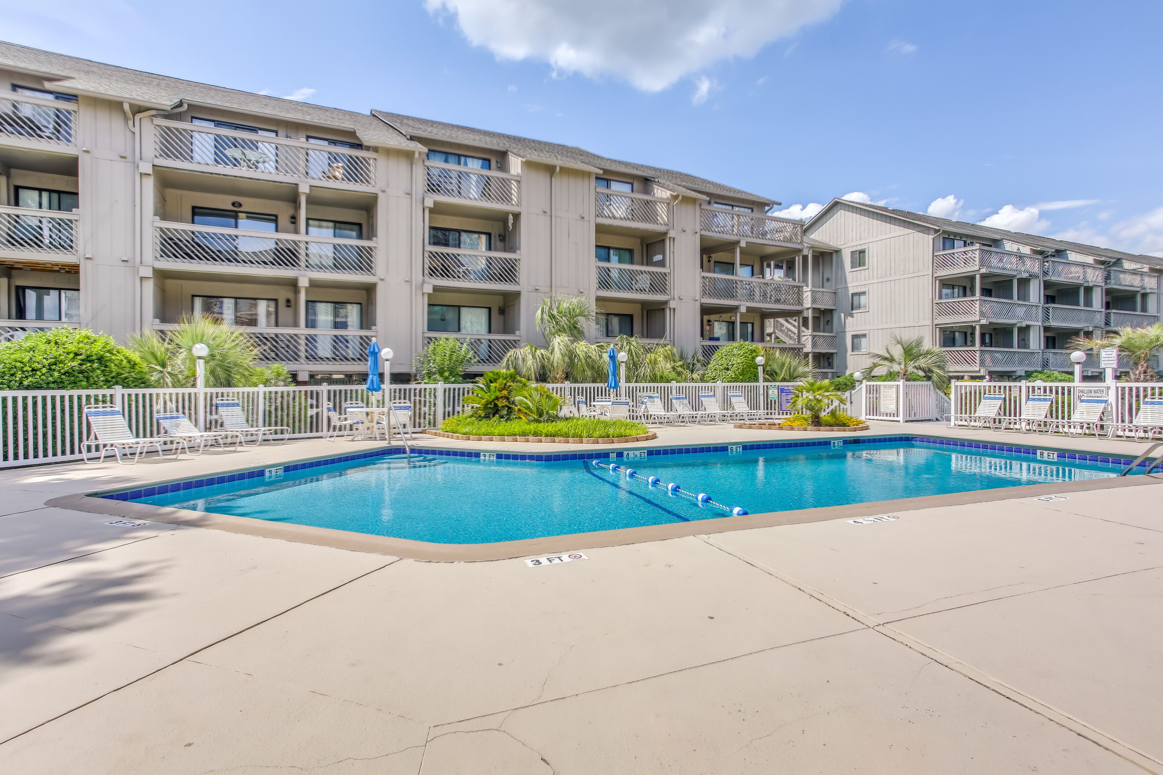 Community Pool & Hot Tub