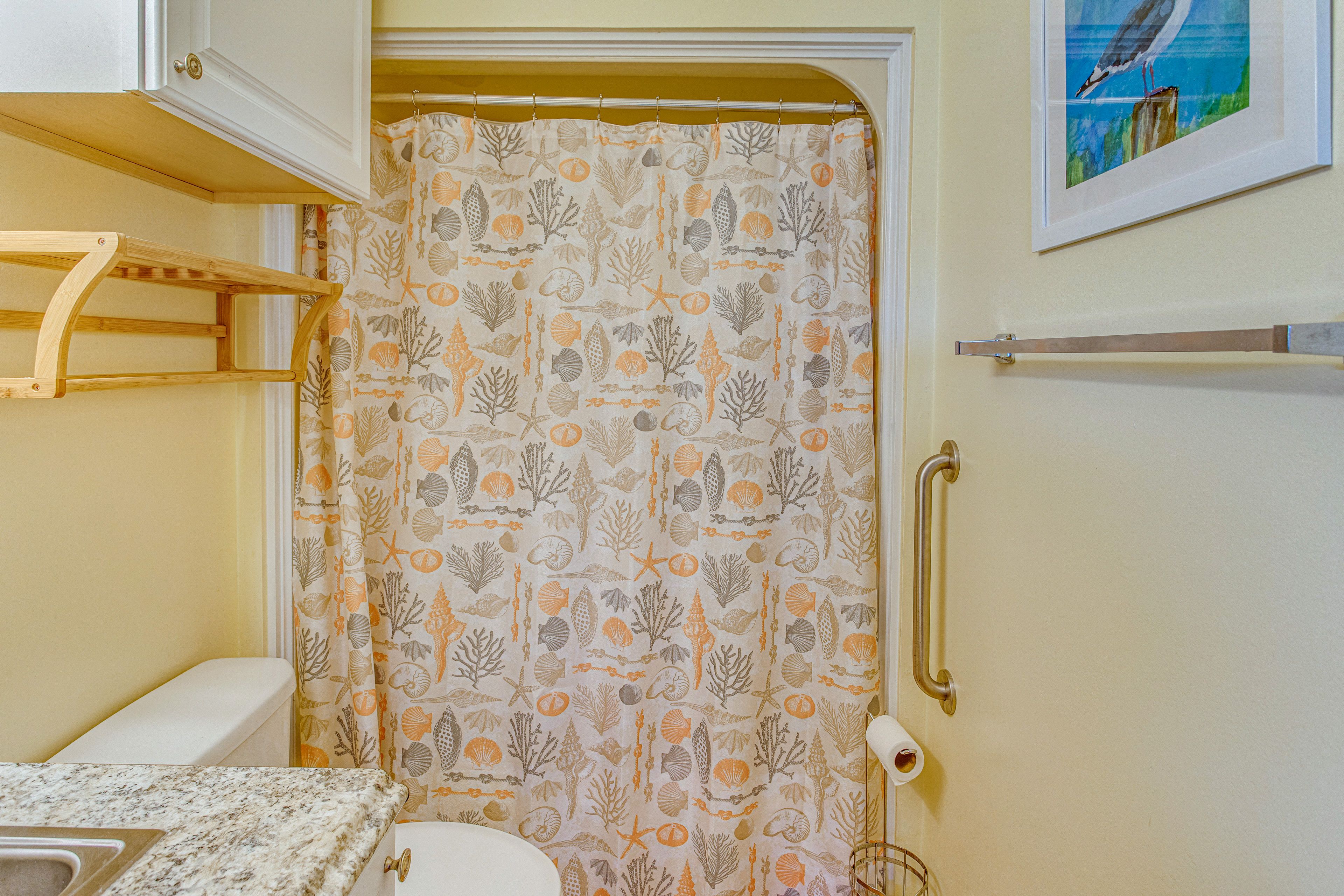 Full Bathroom | Towels Provided